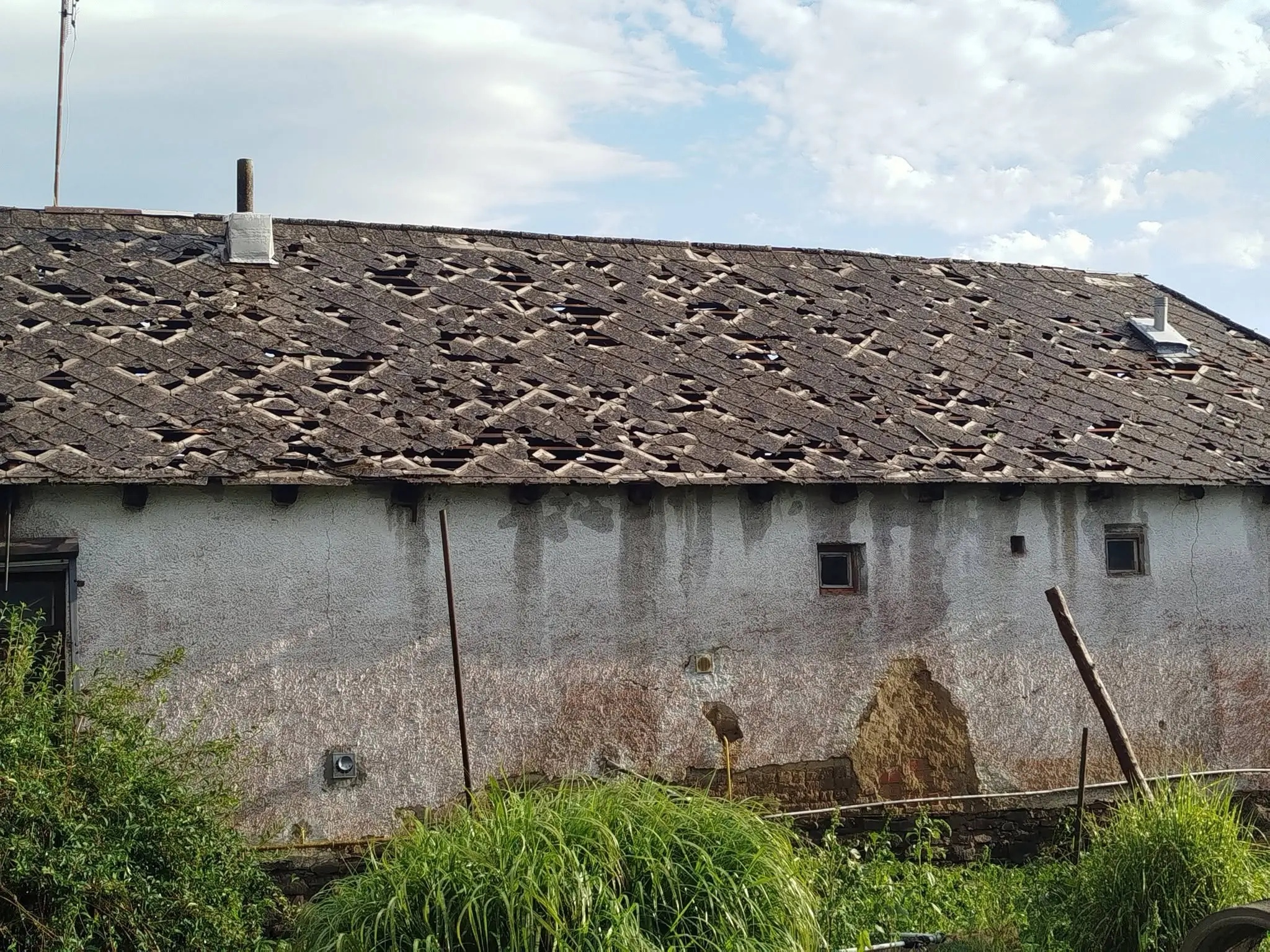 Krúpy napáchali škody v Lekárovciach.