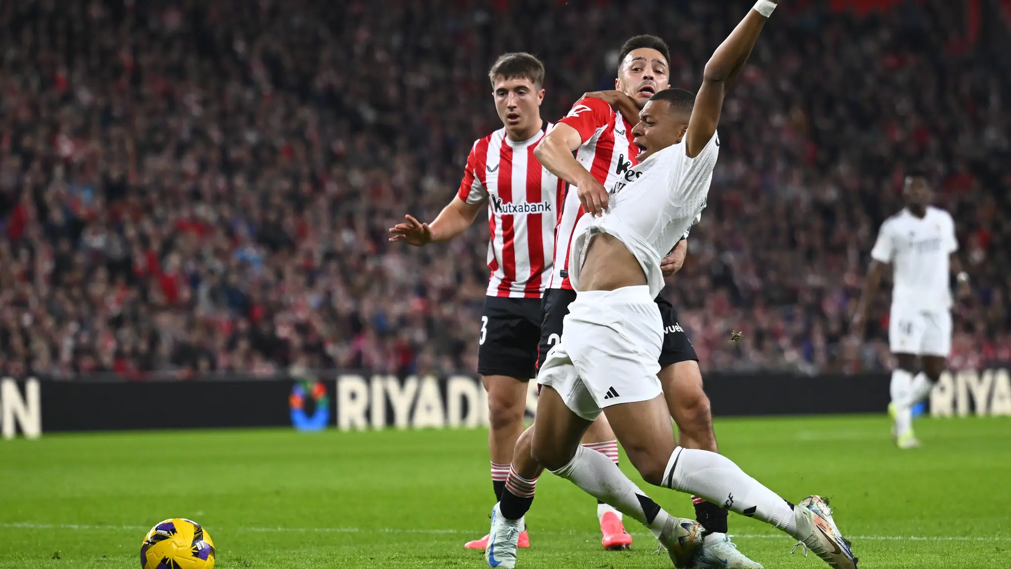 Kylian Mbappé v súboji s Bilbaom.