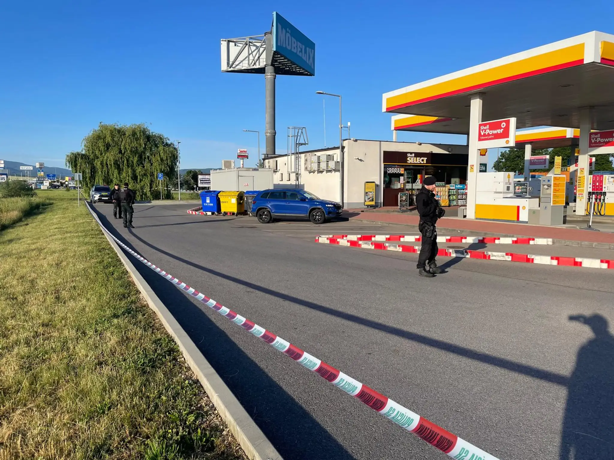 Na mieste je polícia.