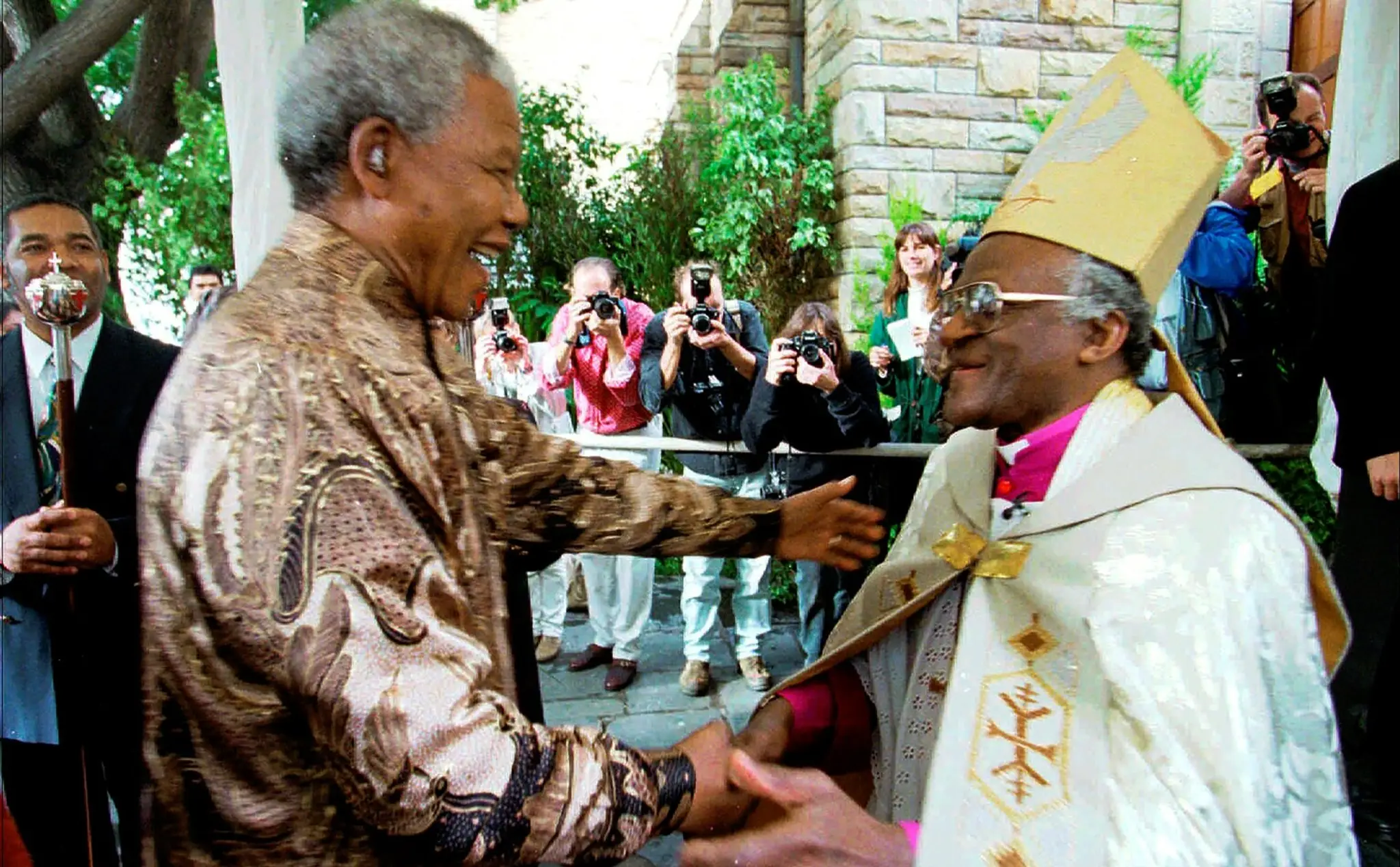 Desmond Tutu a Nelson Mandela.