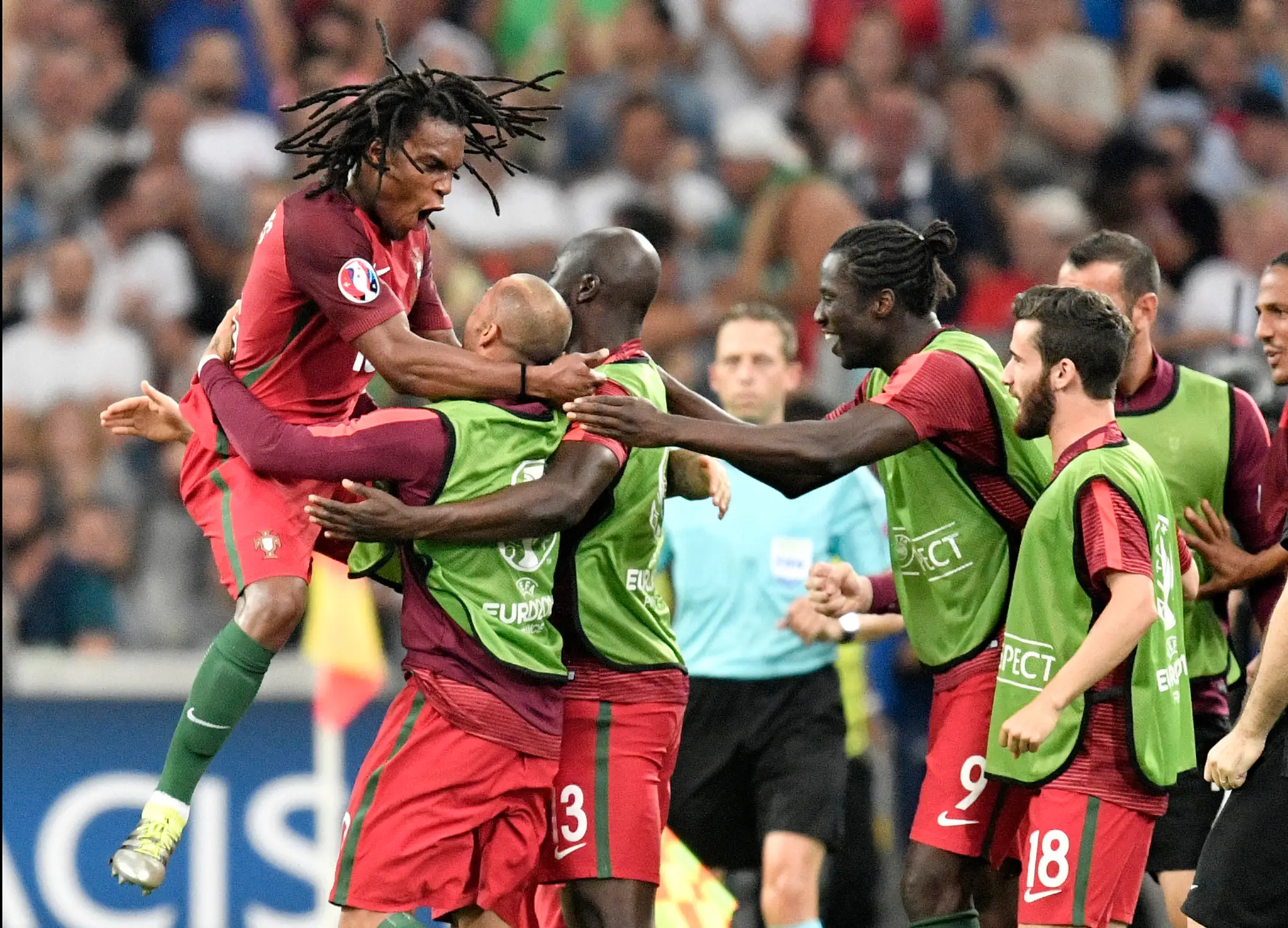 Portugalský futbalista Renato Sanches sa teší po strelení vyrovnávajúceho gólu vo štvrťfinálovom zápase Poľsko - Portugalsko