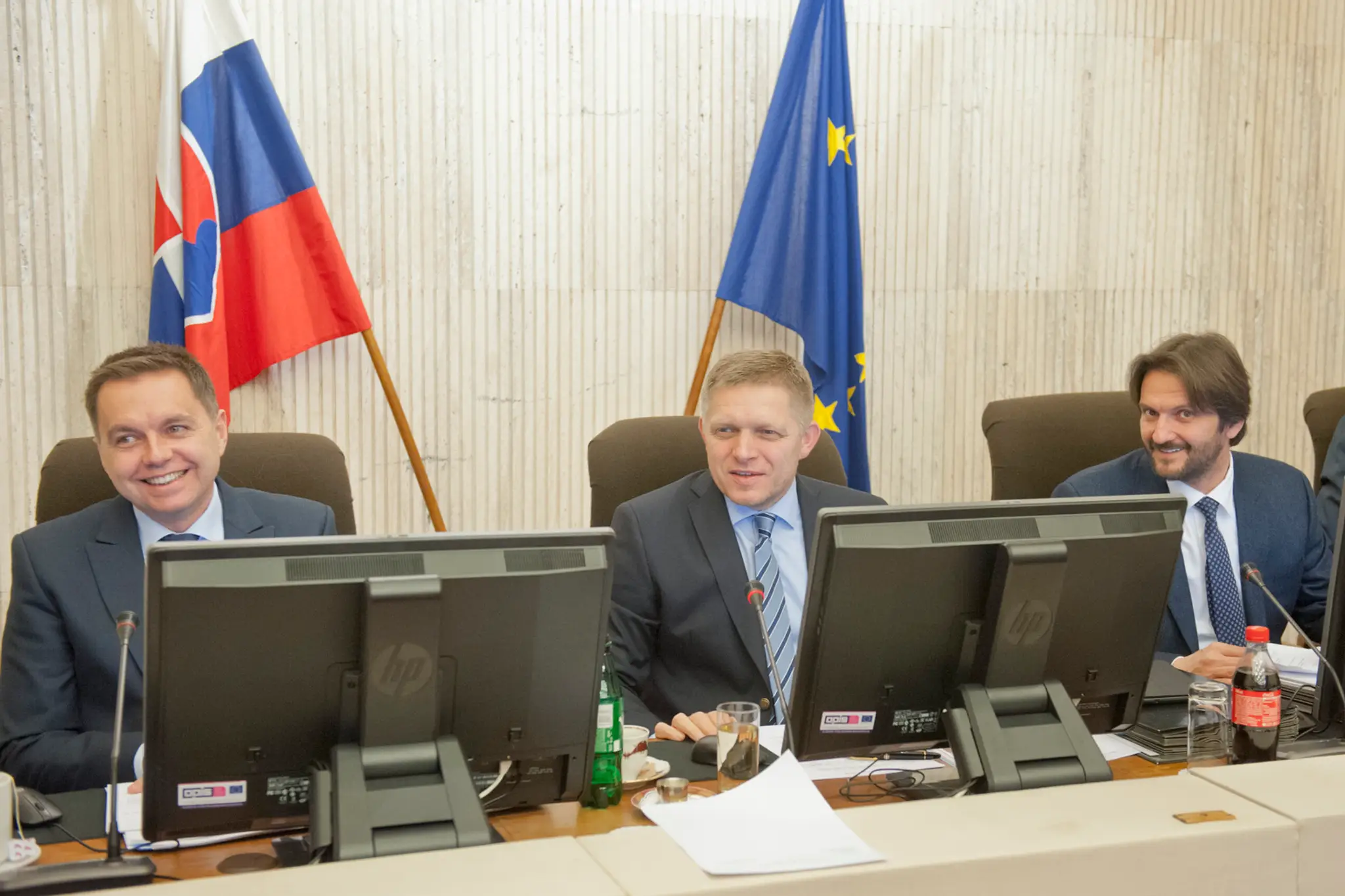 Na snímke zľava minister financii SR Peter Kažimír, predseda vlády SR Robert Fico a minister vnútra SR Robert Kaliňák