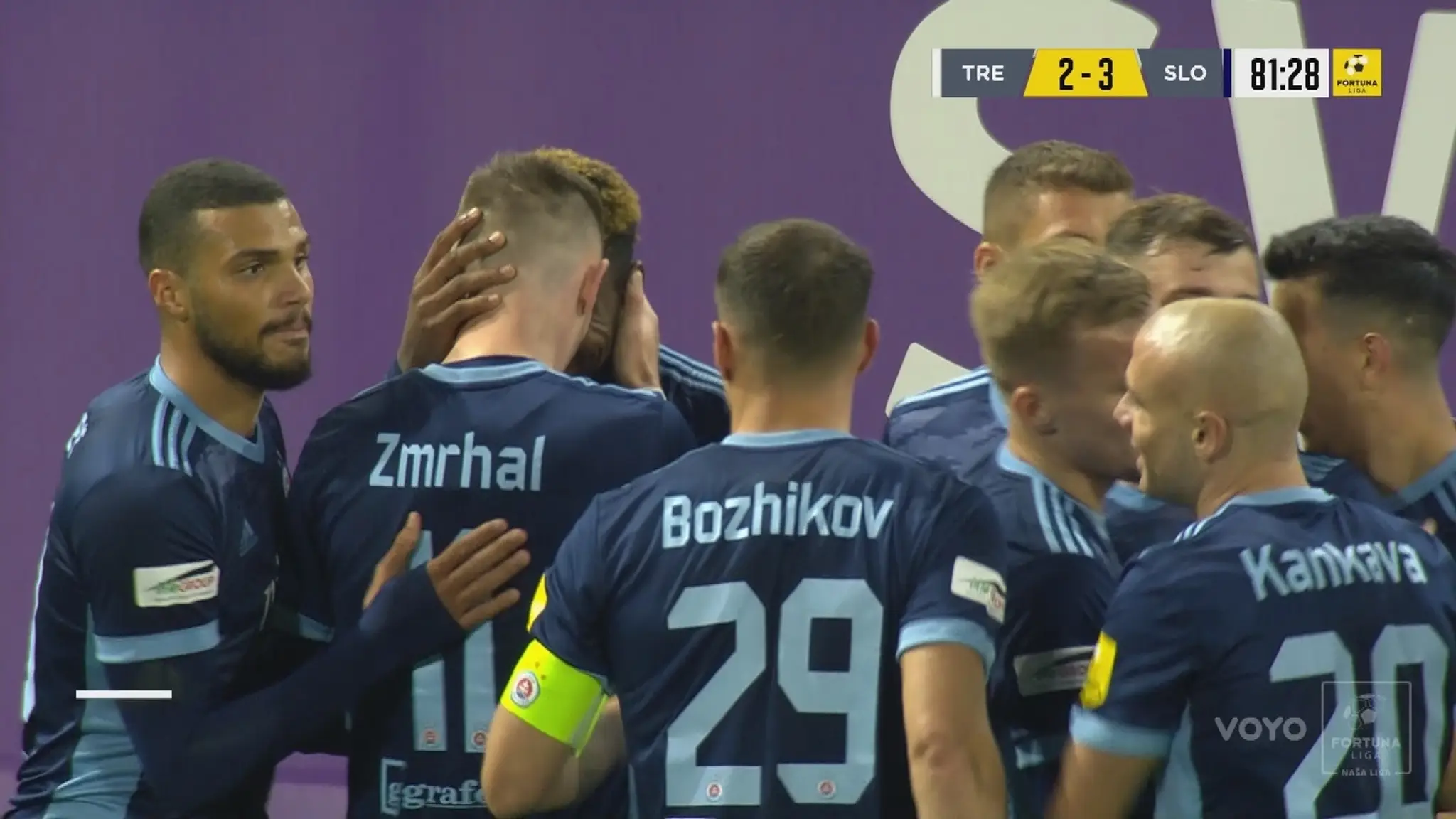 Hráči Slovana Bratislava oslavujú víťazný gól.