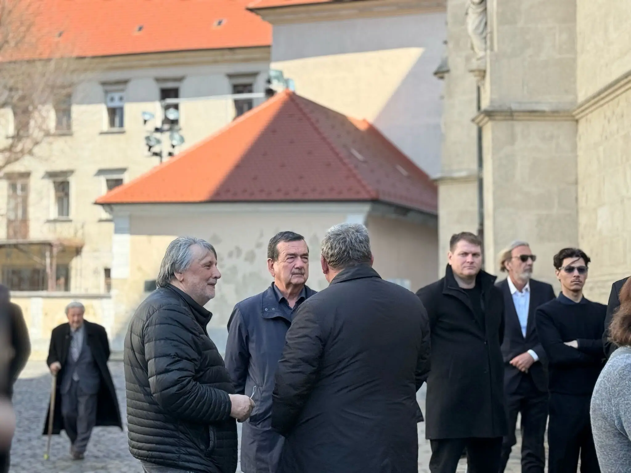 Na pohreb herca Štefana Kvietika dorazil aj exminister hospodárstva Ľudovít Černák