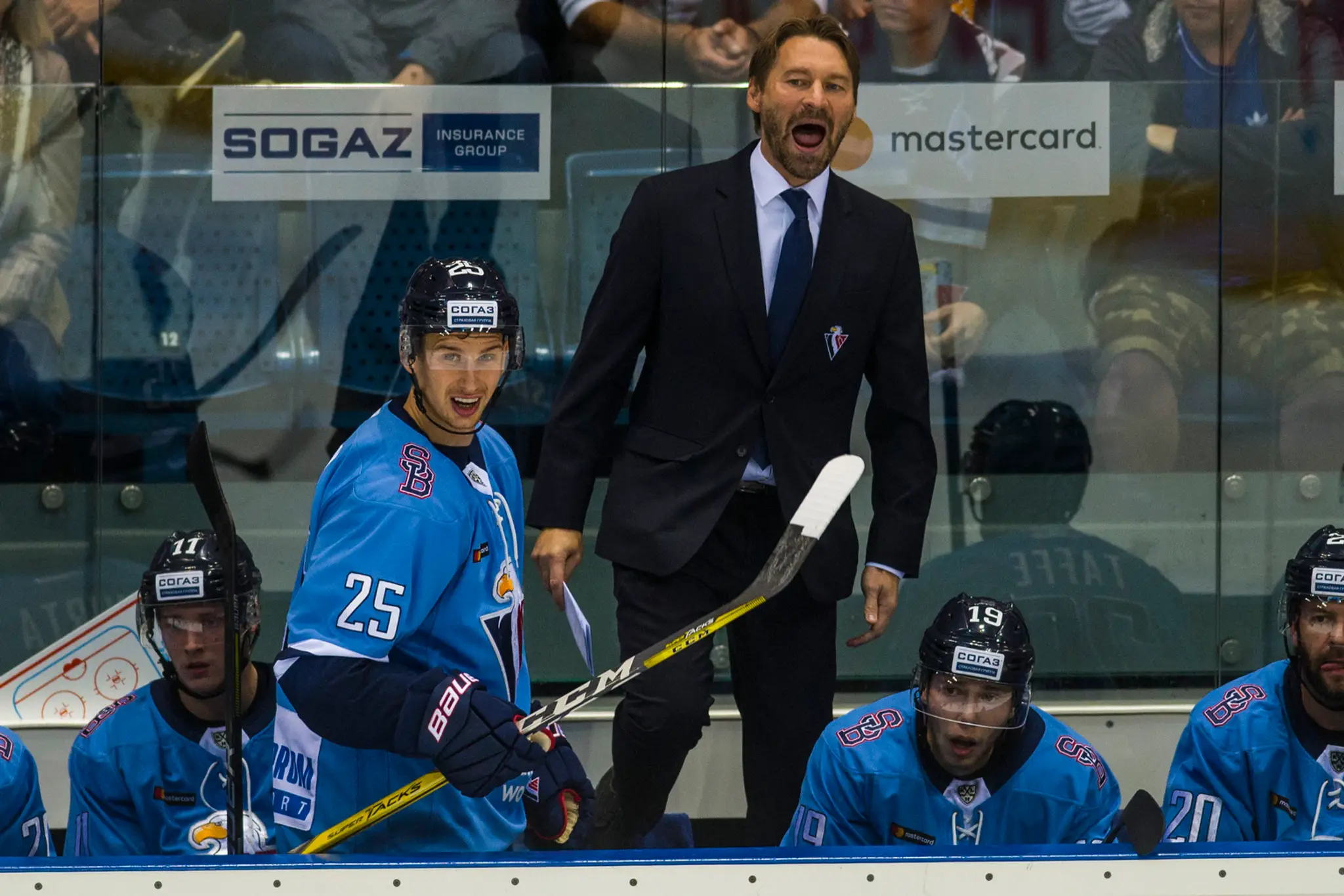 Tréner HC Slovan Bratislava Vladimír Országh v dueli proti Soči.