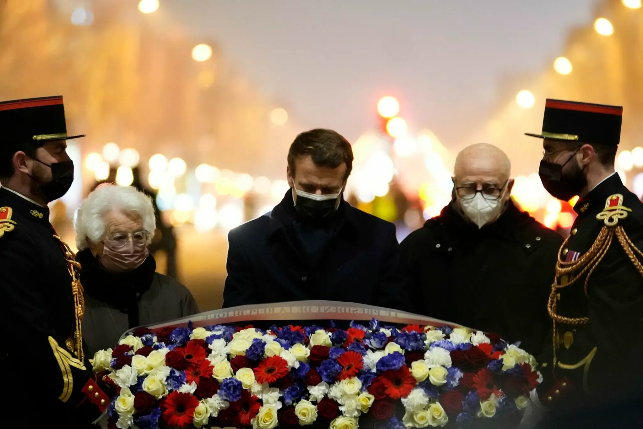Emmanuel Macron s preživšou Auschwitzkého tábora Esther Senot