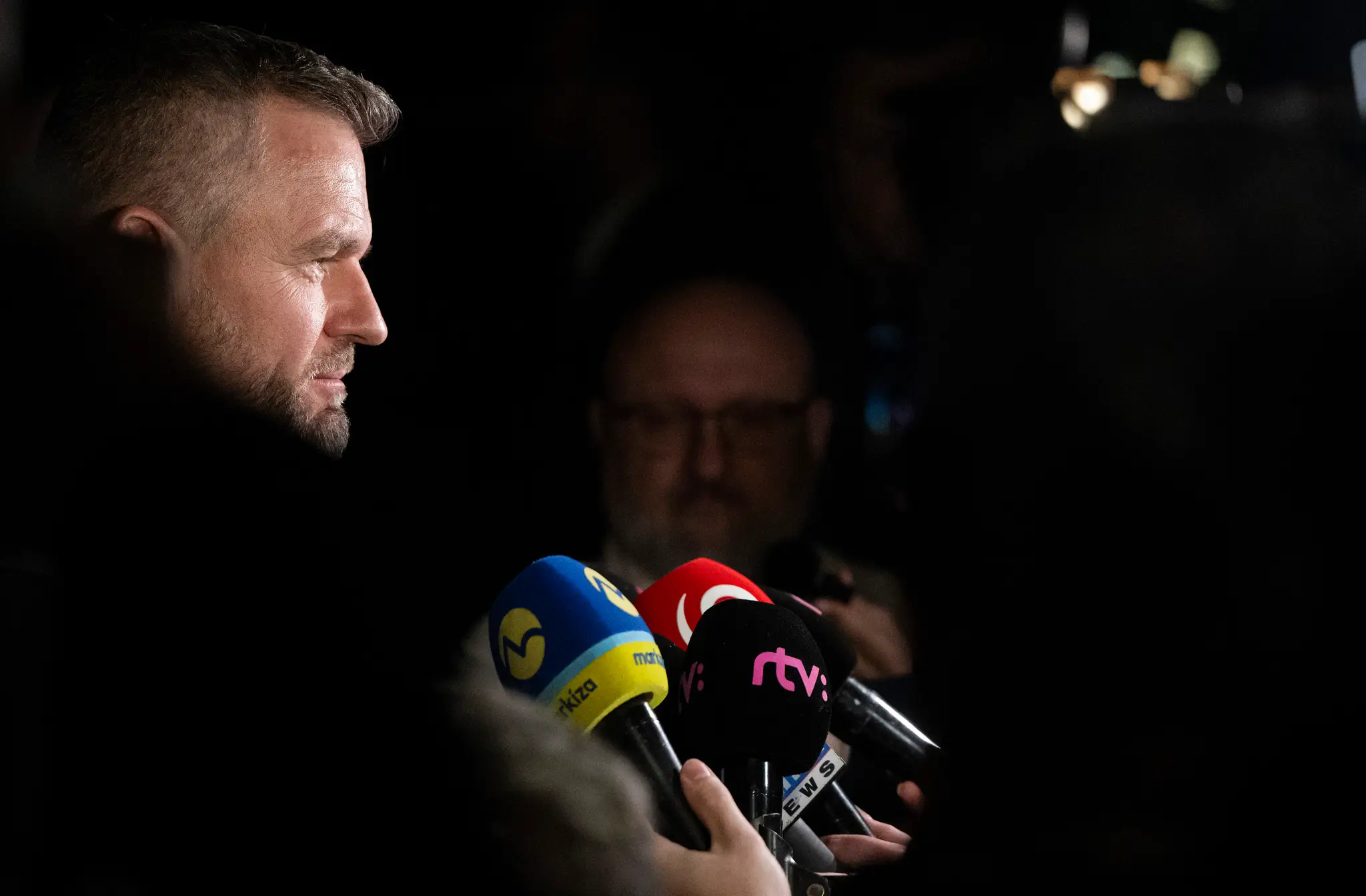 Peter Pellegrini počas príchodu do svojej volebnej centrály