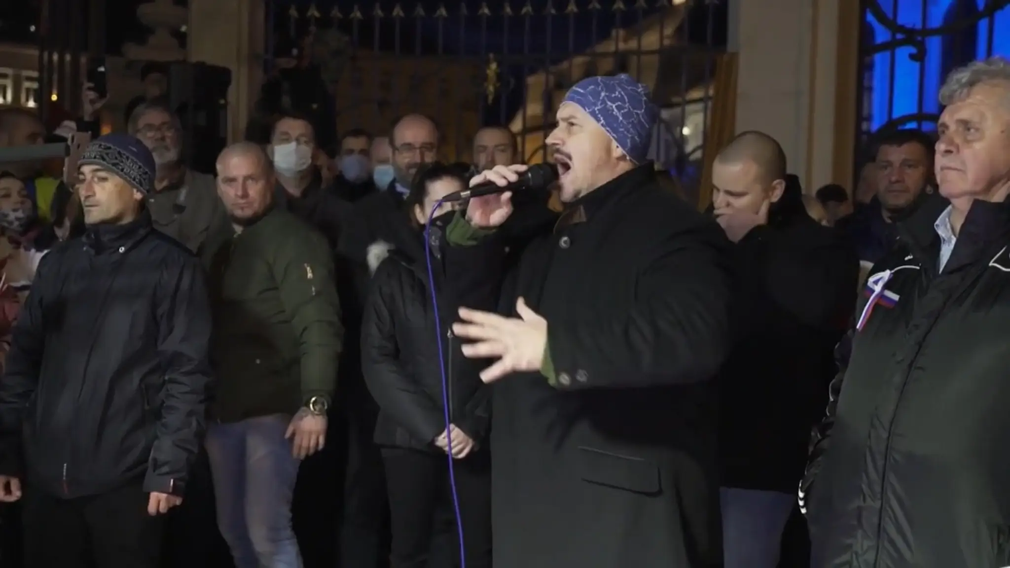 Marian Kotleba prišiel na protest bez rúška.