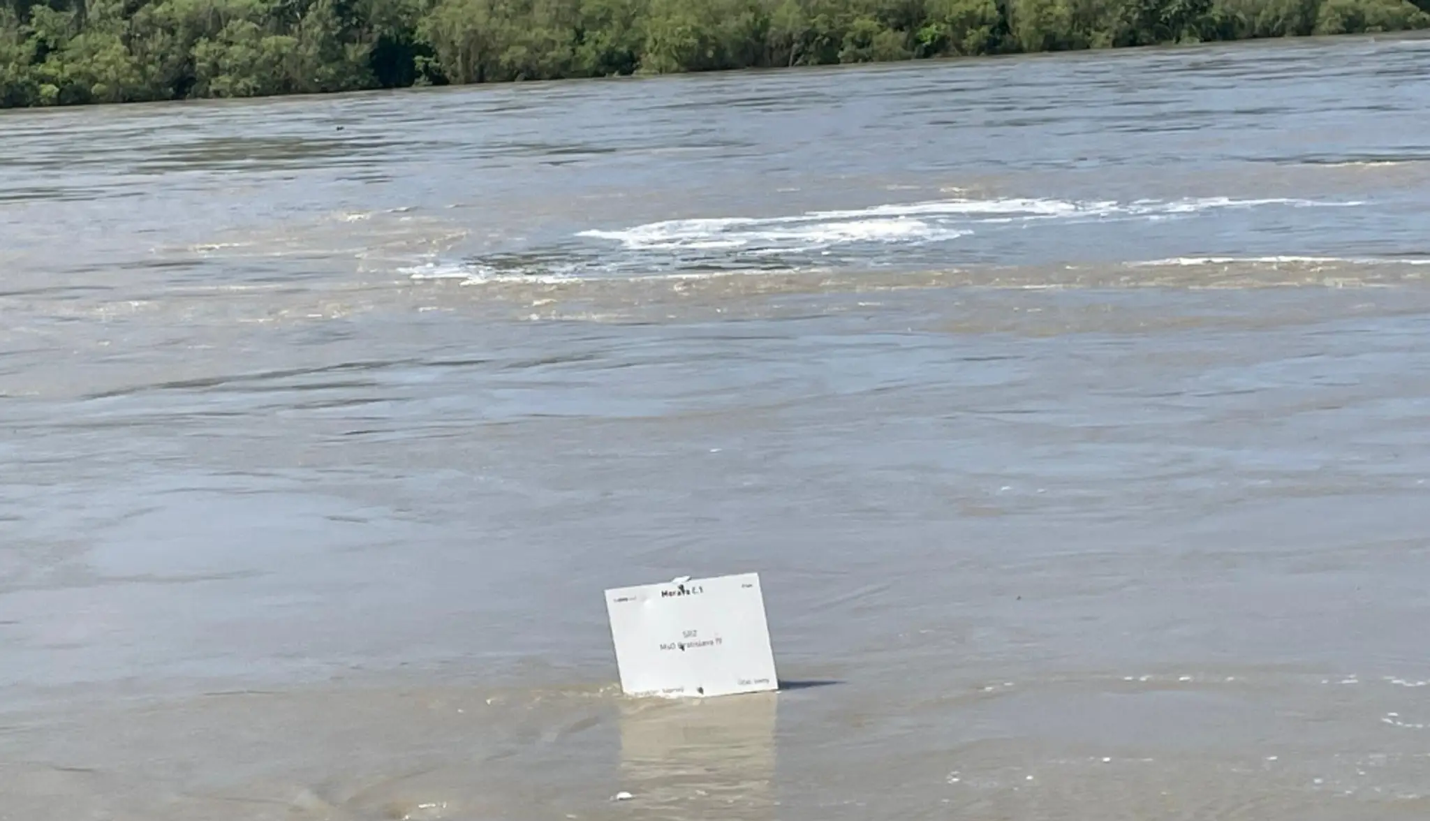 Hladina Dunaja v Bratislave.