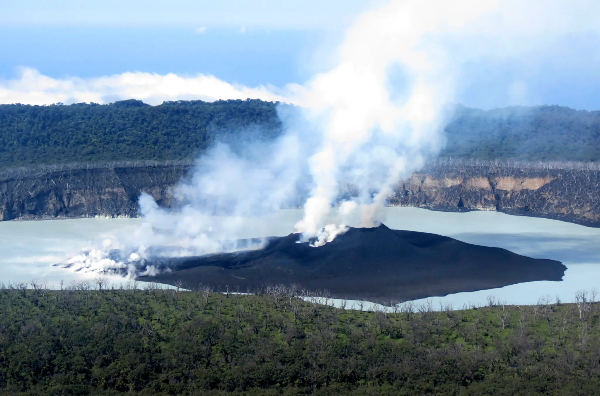 Sopka Manaro Voui na ostrove Ambae vo Vanuatu