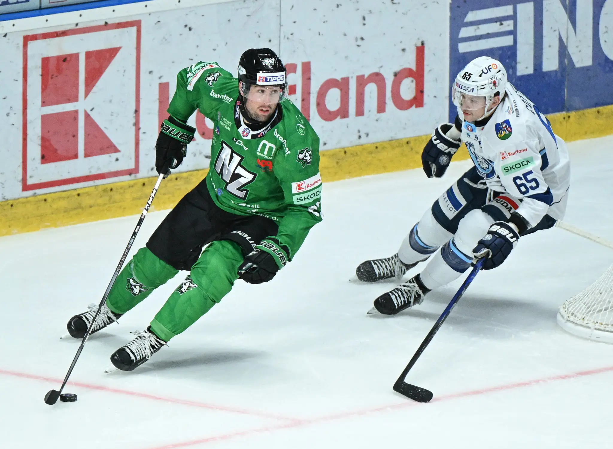 Na snímke zľava James Nicholas Ritchie (Nové Zámky) a Alex Cotton (Nitra)