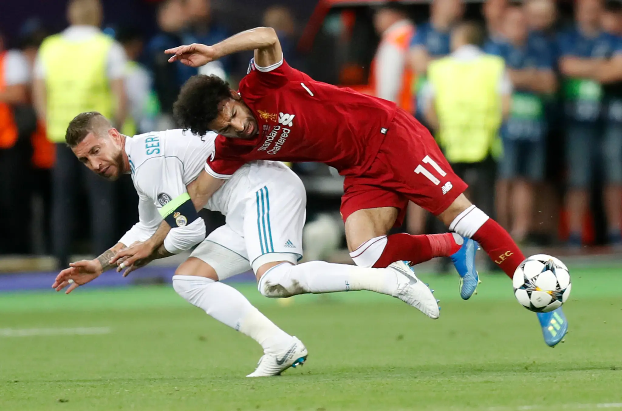 Incident, pri ktorom sa zranil Mohamed Salah.