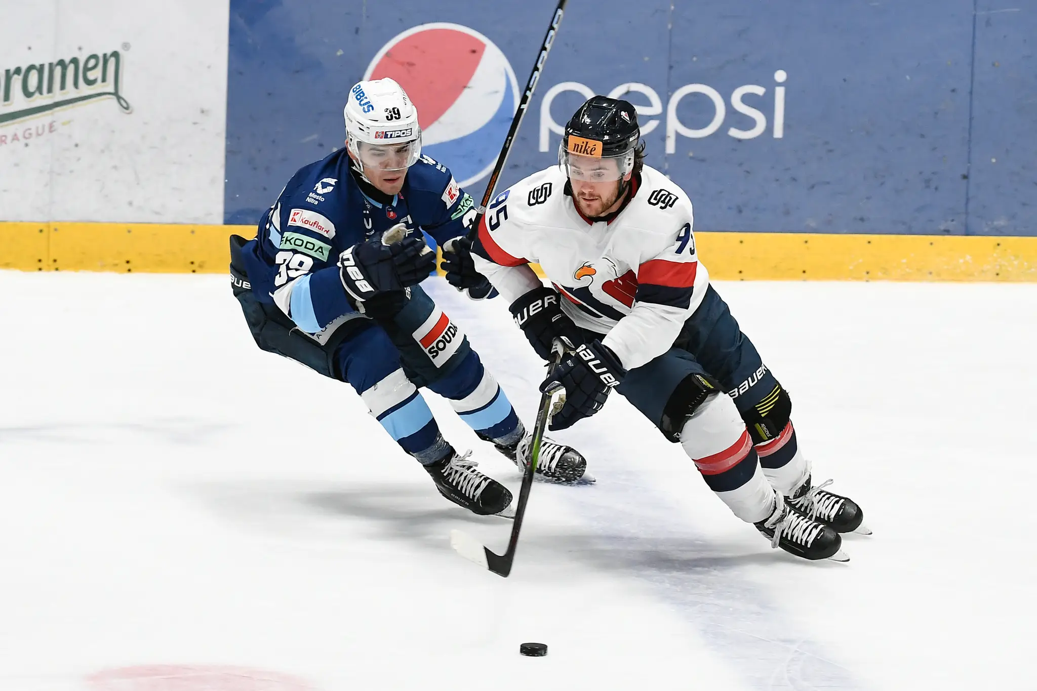  Brendan Randford a vľavo Jakub Lacka