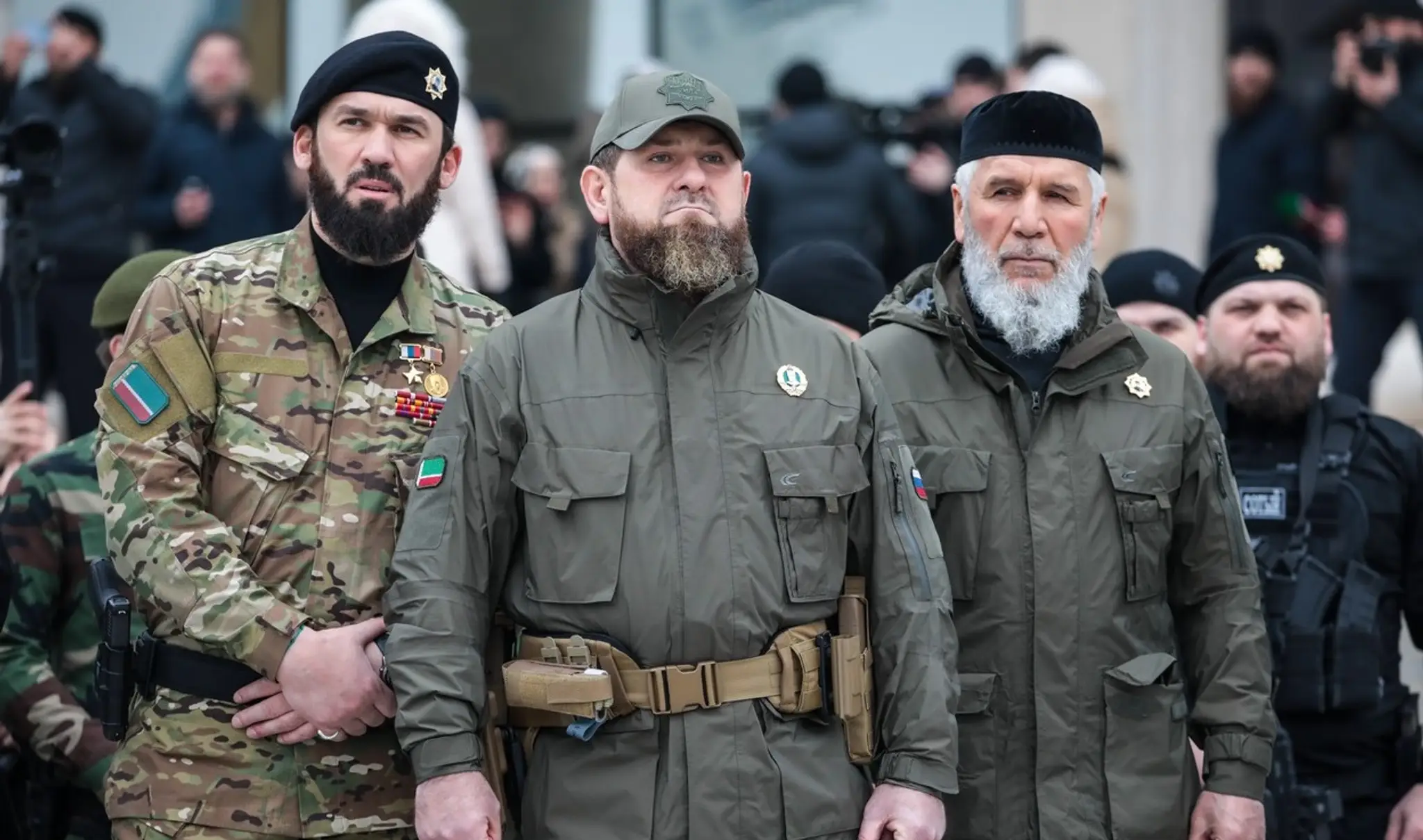 Čečenský líder Ramzan Kadyrov (v strede).