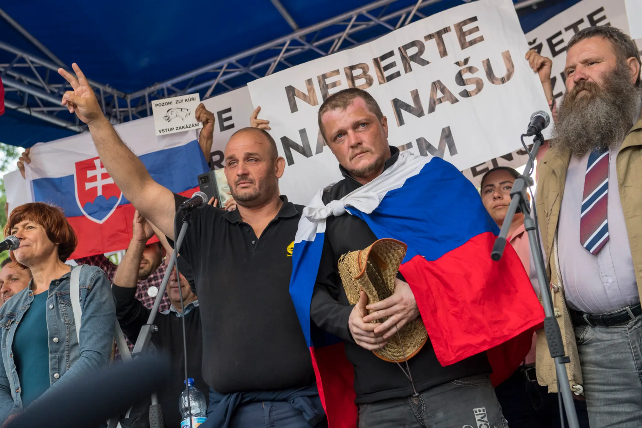 Na snímke organizátor protestov farmárov Patrik Magdoško na pódiu počas pochodu Za slušné Slovensko