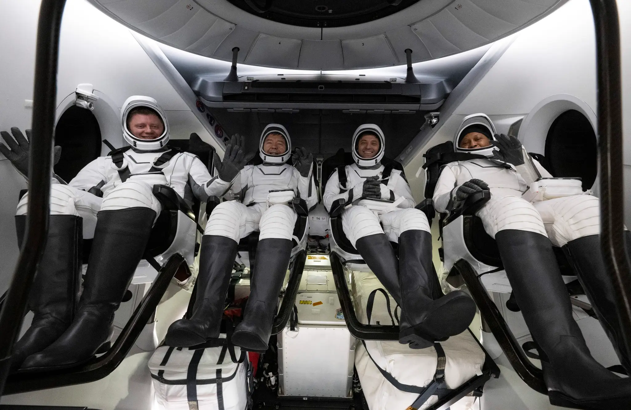 Astronauti, ktorí pre poruchu uviazli na ISS, sú už doma. Nechtiac prekonali hneď dva vesmírne rekordy