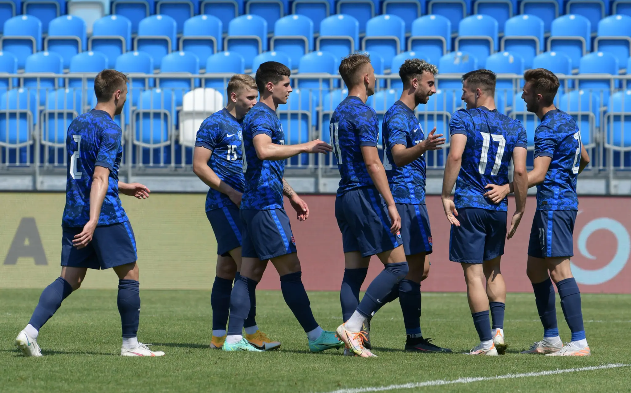 Radosť reprezentantov do 21 rokov po góle v príprave proti fínskym rovesníkom.