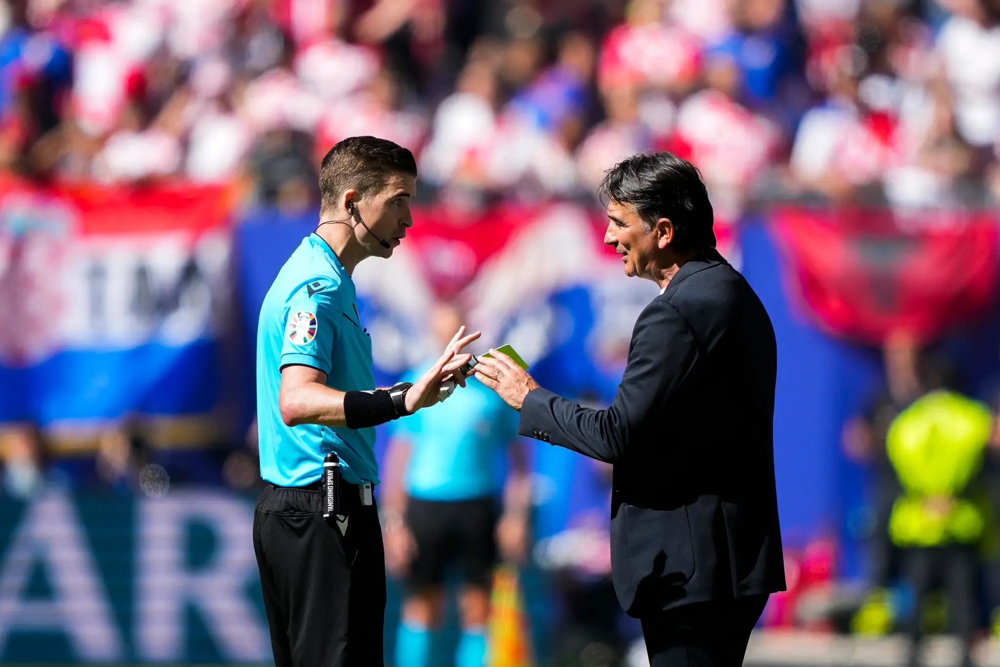 Hlavným arbitrom súboja Španielska s Anglickom bude 35-ročný Francois Letexier.