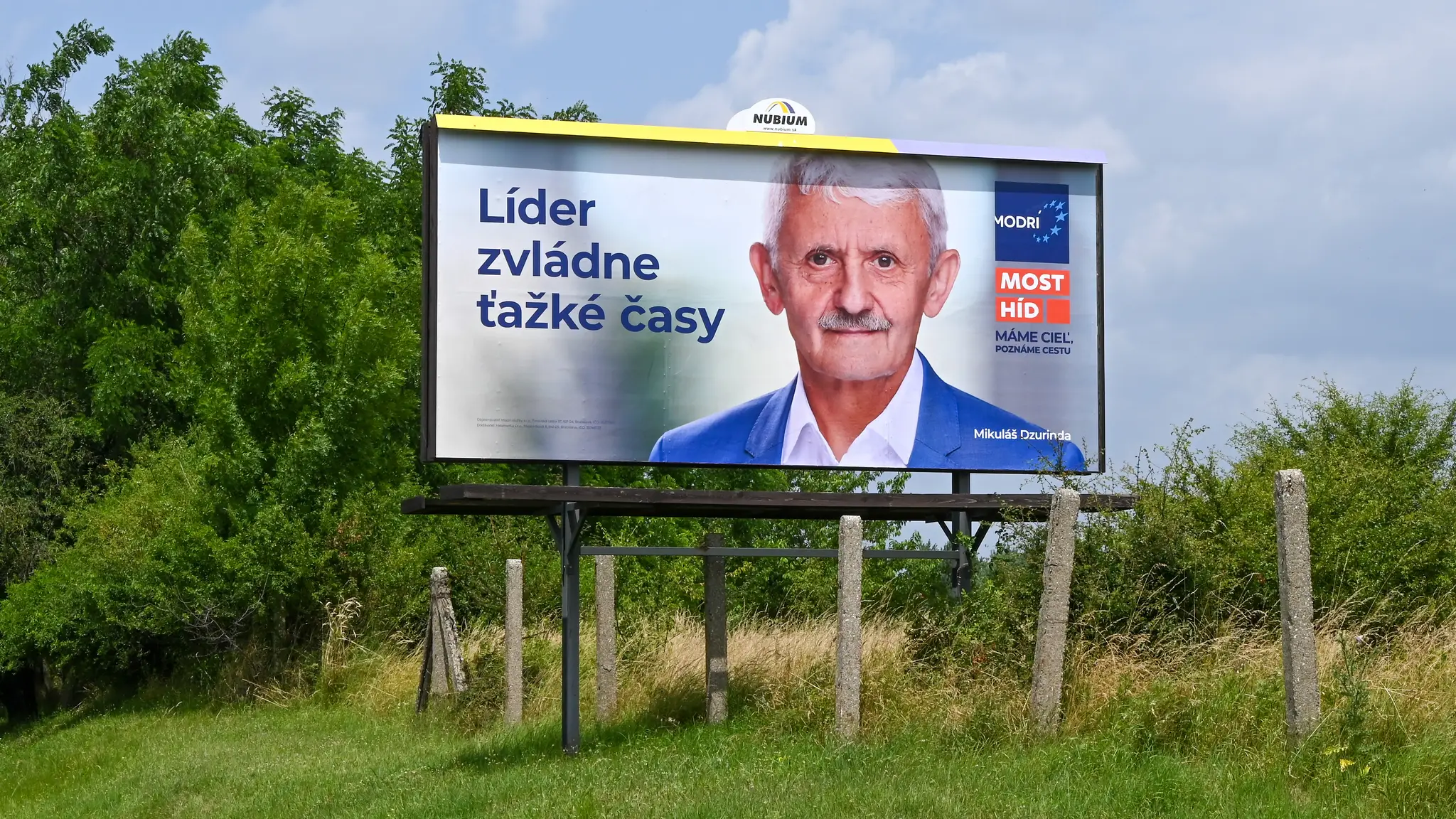 Bilbord strany Modrí, Most-Híd.