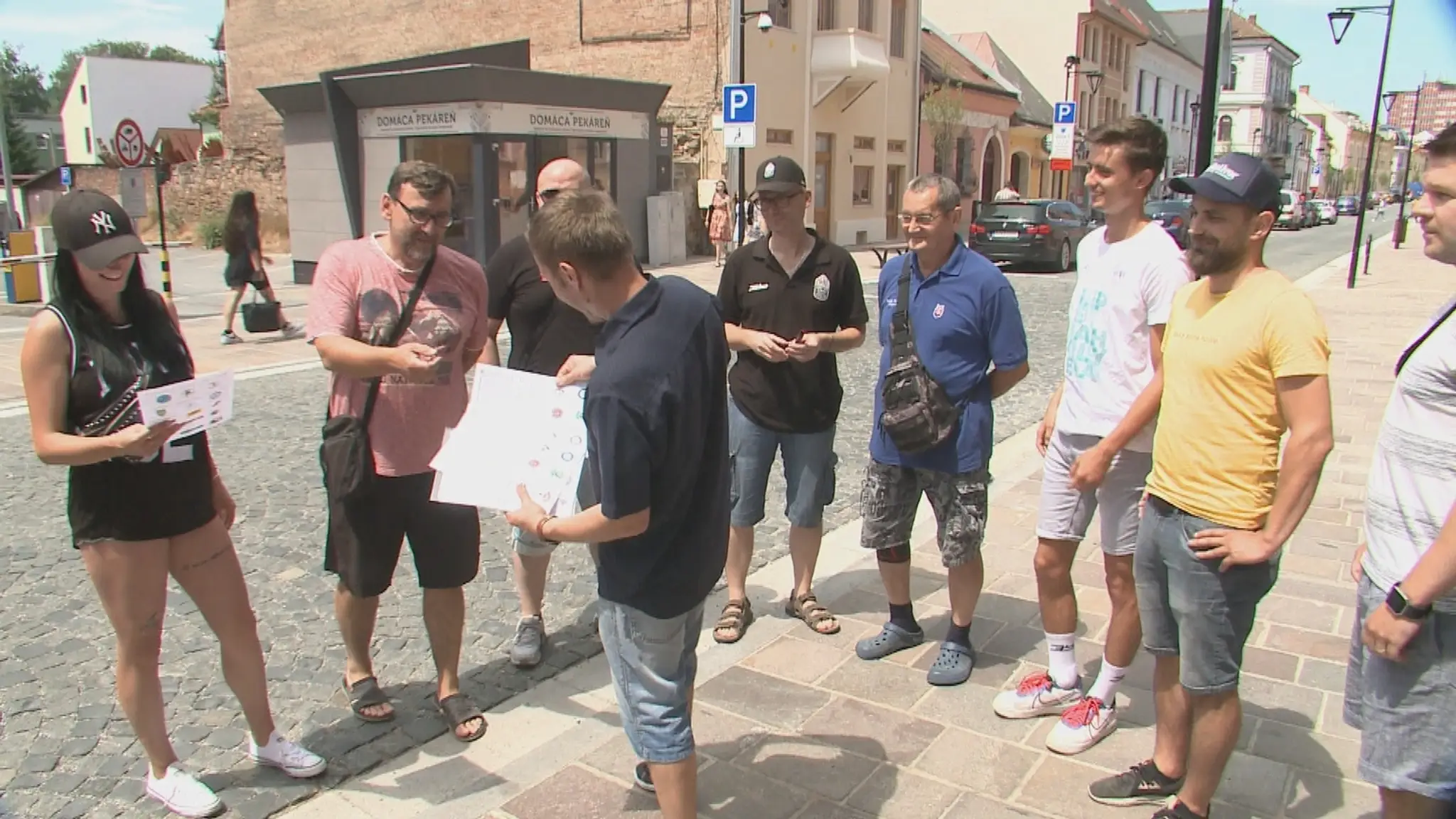 Členovia športových klubov s výzvou.