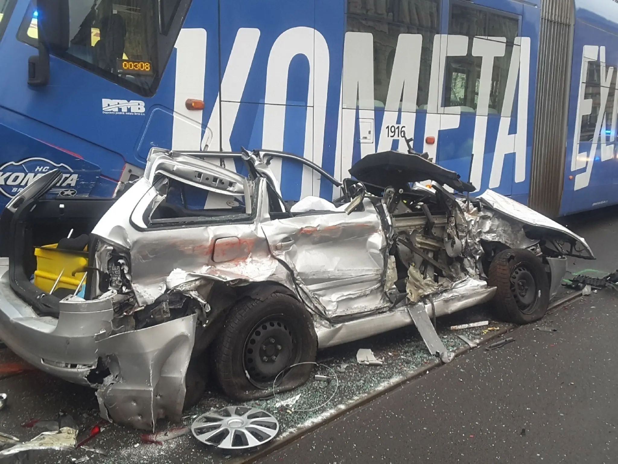 Muž podstúpil operáciu, vďaka ktorej sa môže konečne vystrieť.
