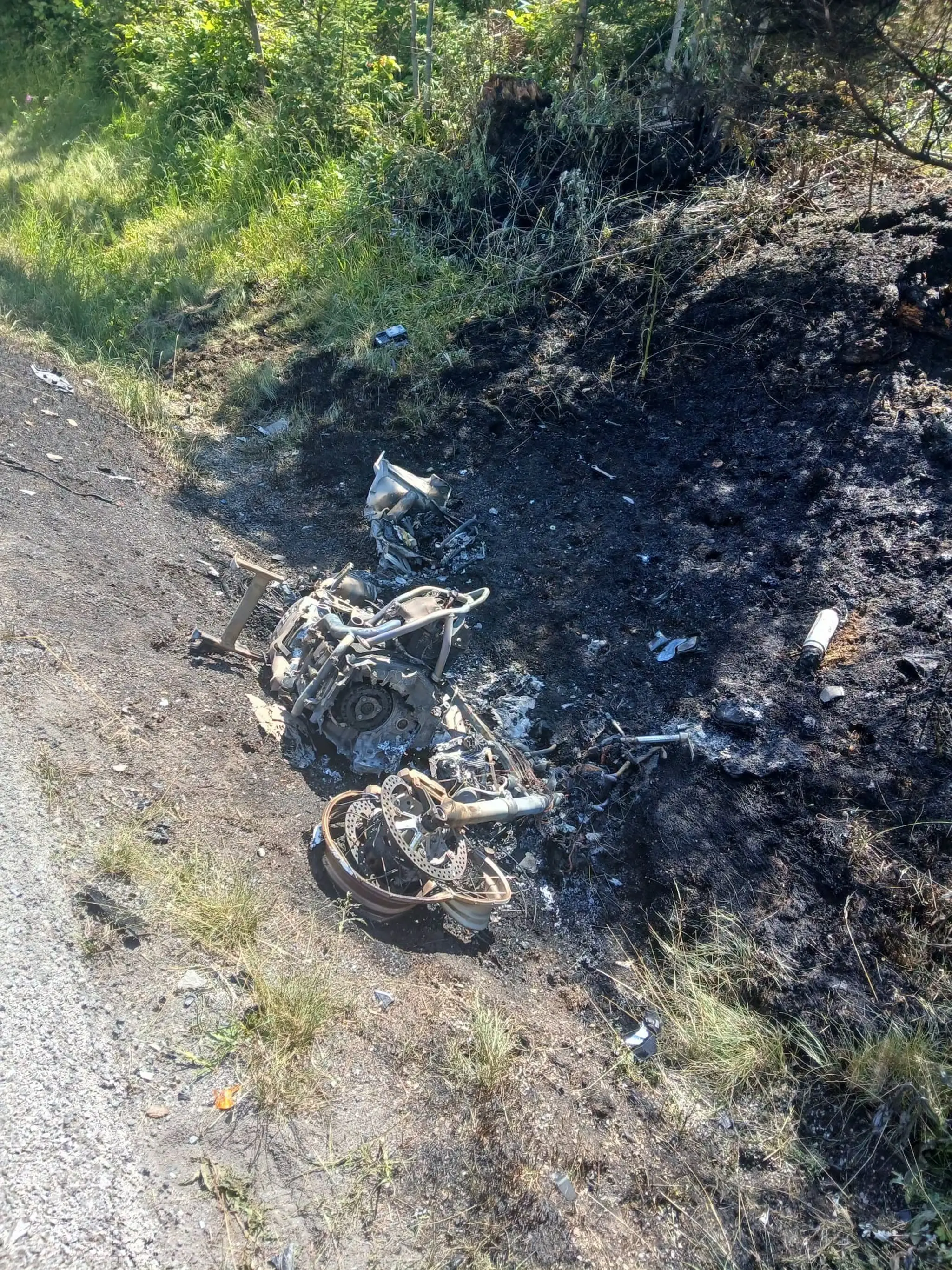 Zrážka auta a motocyklov pri Pohronskej Polhore