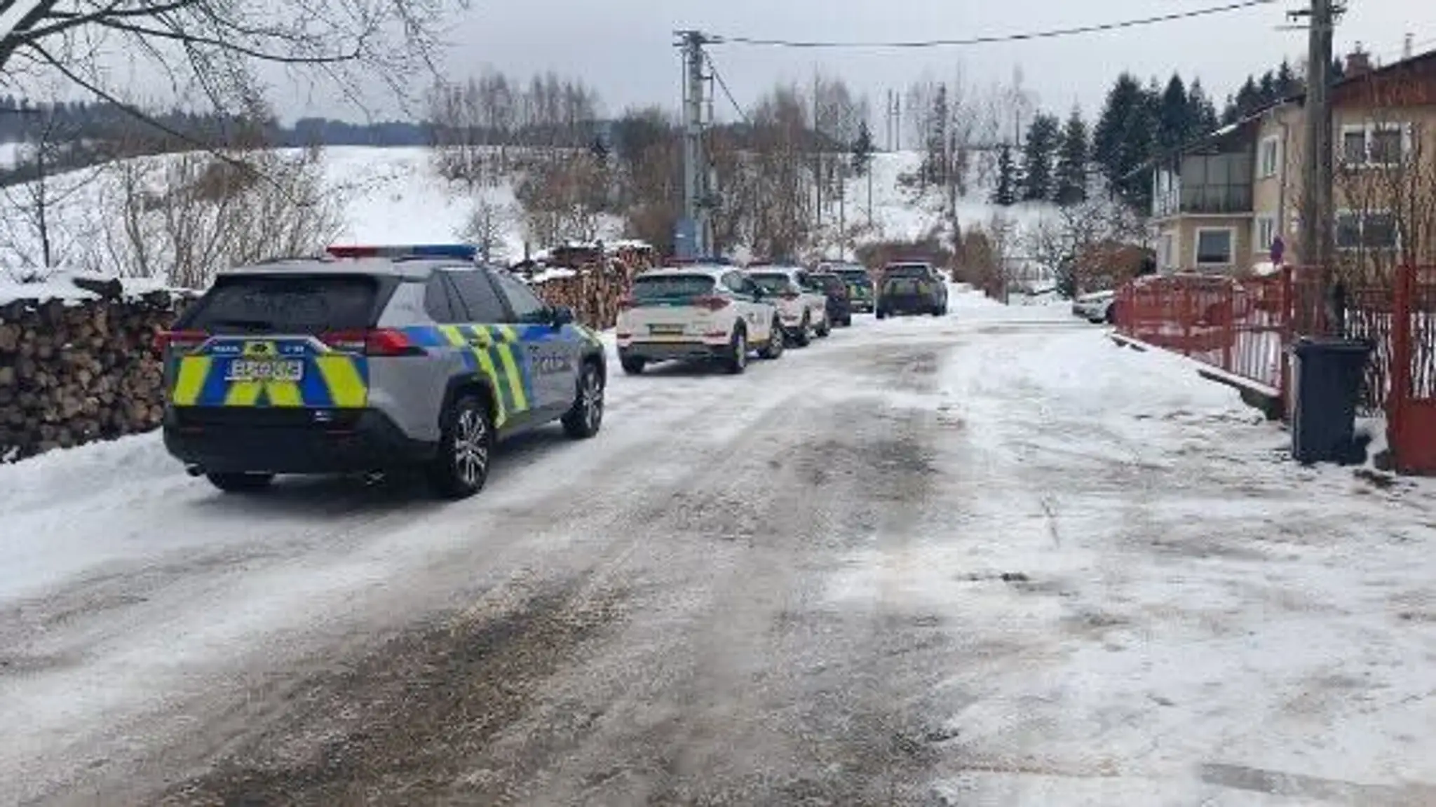 Do budovy školy vošiel žiak, ktorý tam mal útočiť nožom
