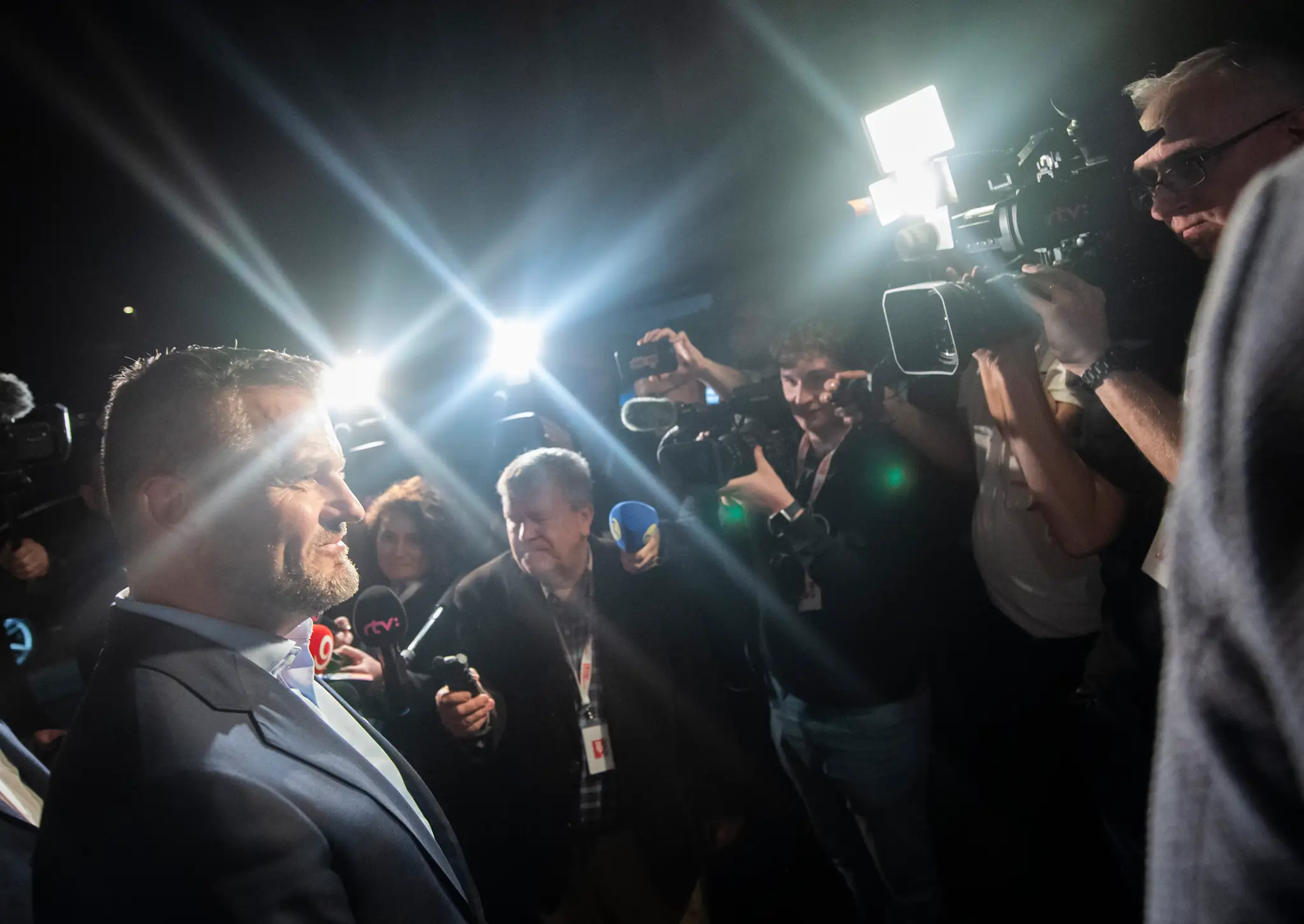 Peter Pellegrini počas príchodu do svojej volebnej centrály