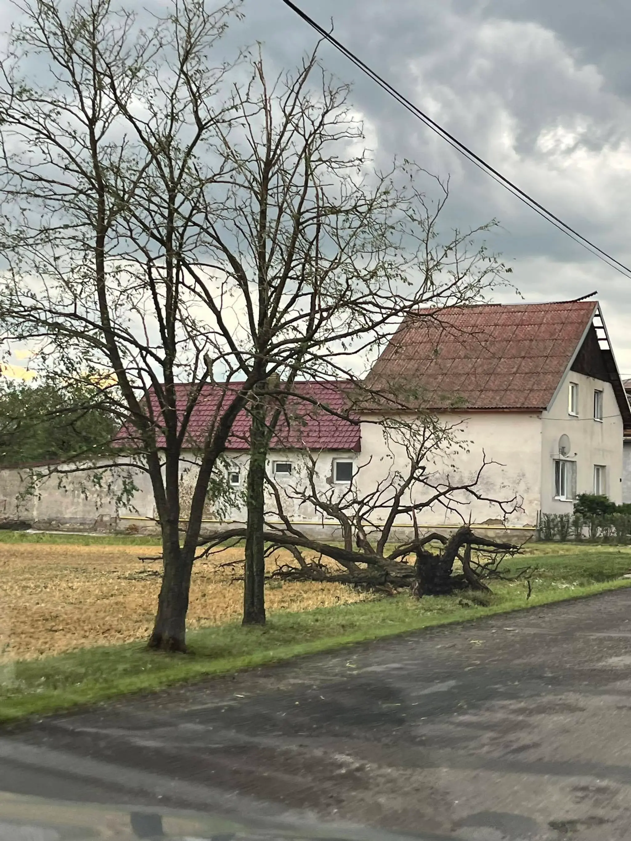 Hnojné, následky búrky.