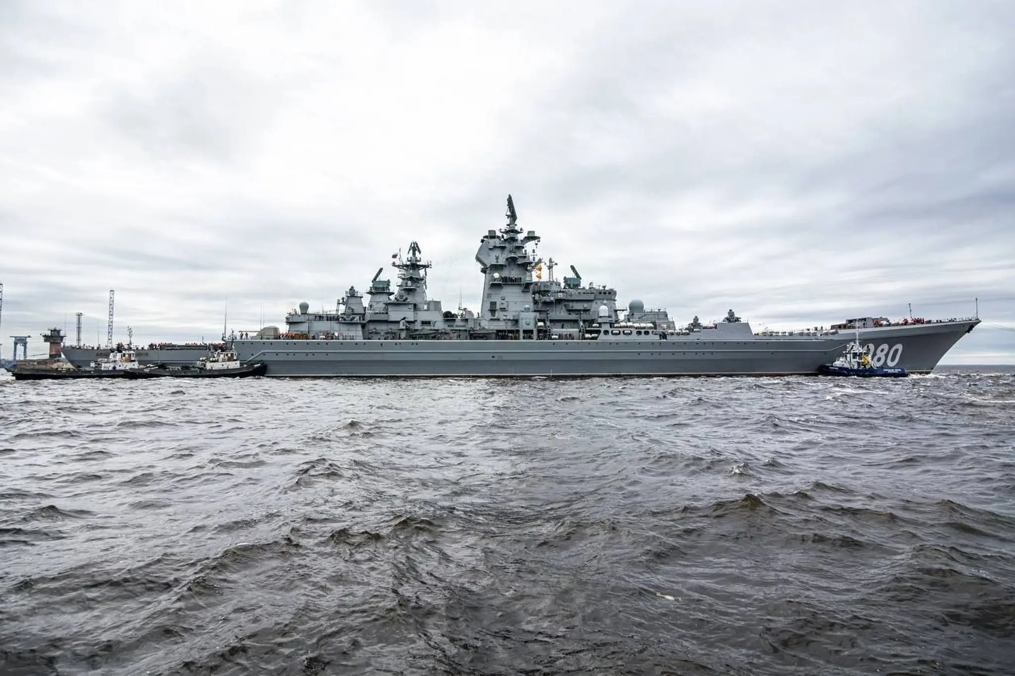 Ruský krížnik Admiral Nachimov.
