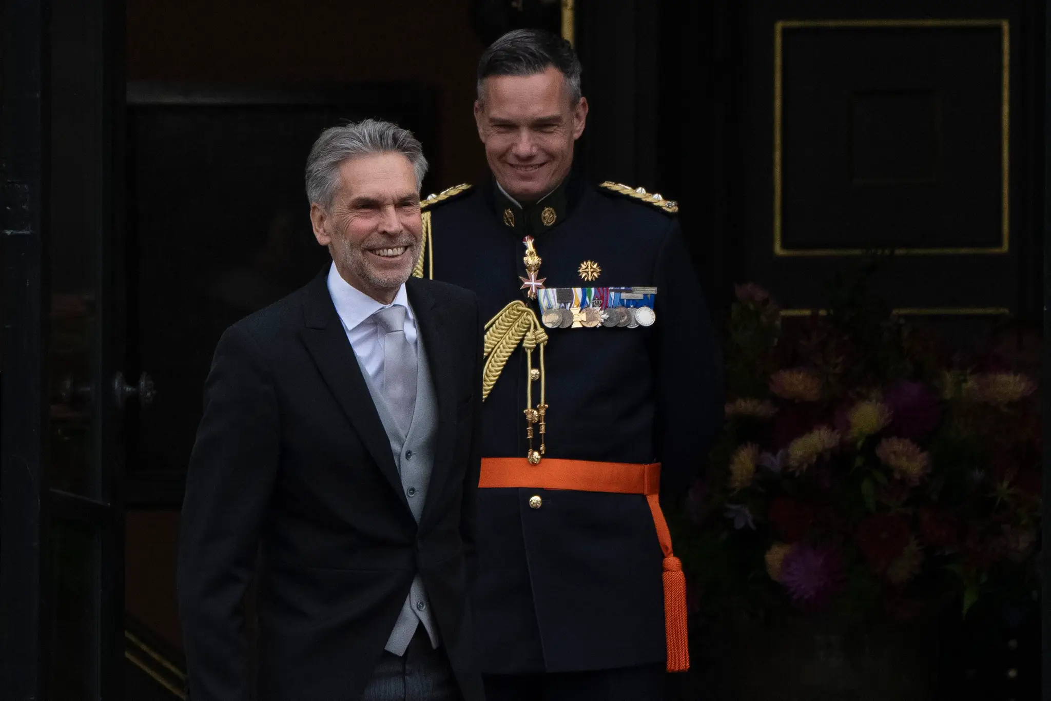 Zľava novovymenovaný holandský premiér Dick Schoof a kráľ Willem-Alexander.
