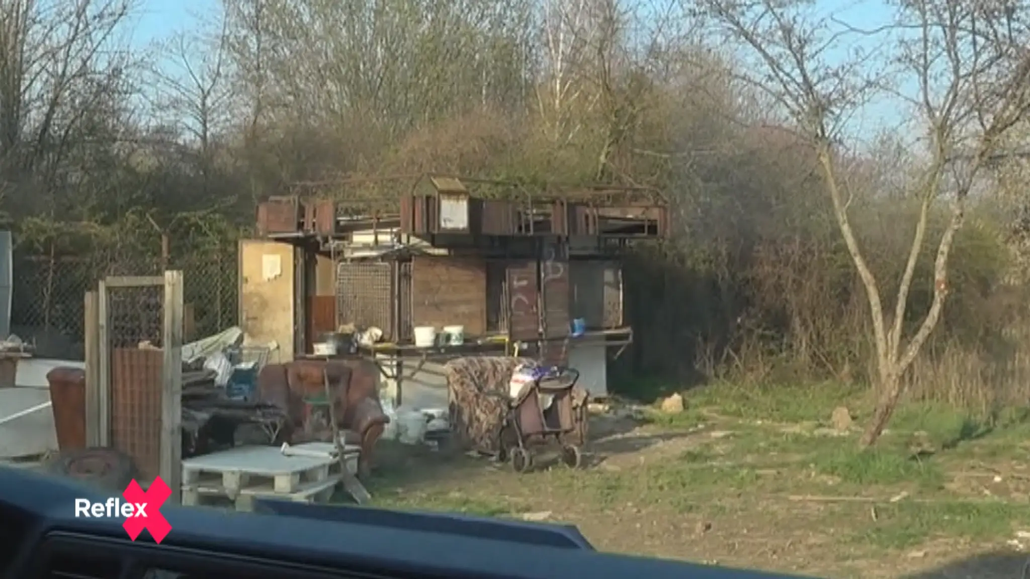 Muž z Prievidze zatvoril psy do bývalého stánku