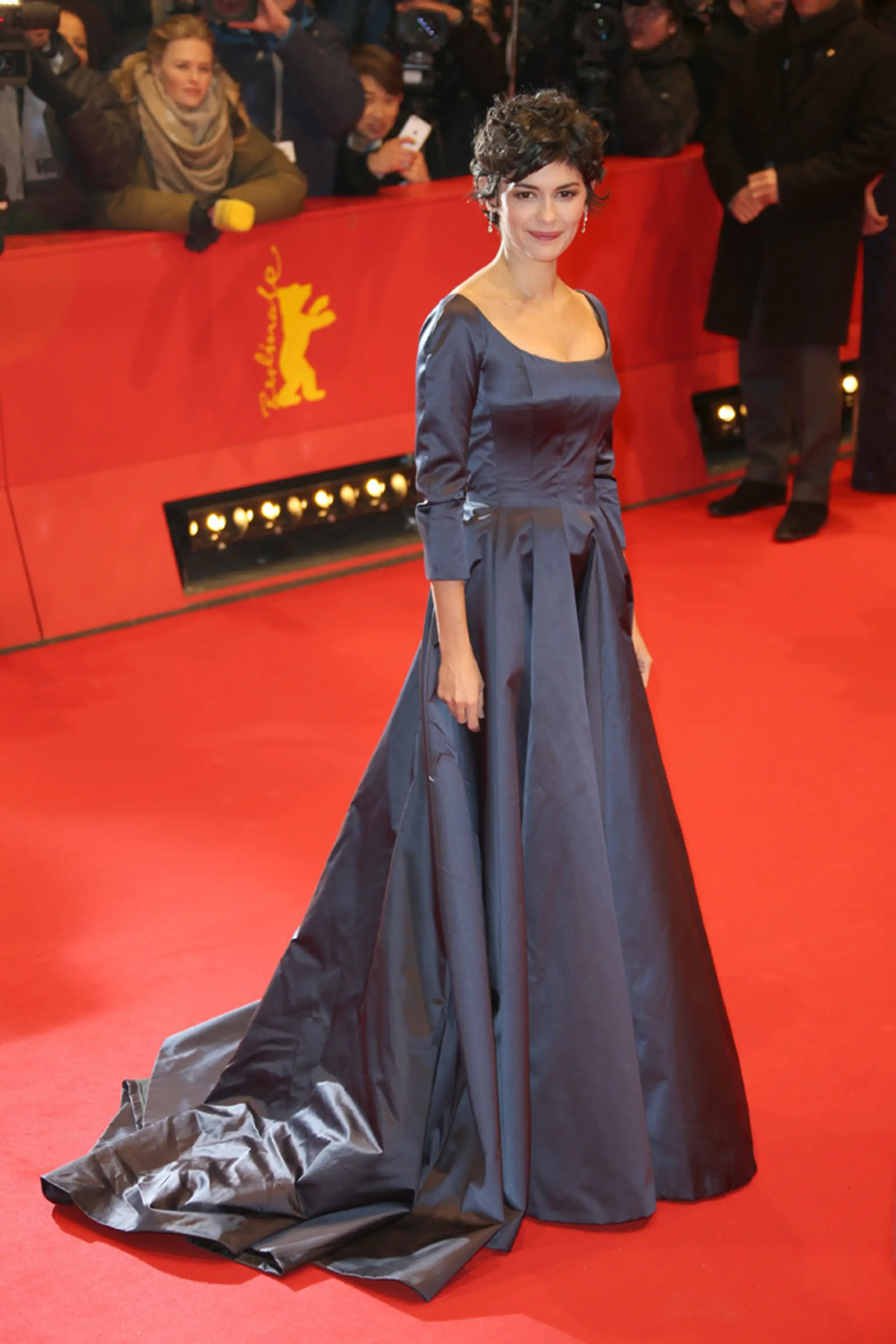 Na archívnej snímke francúzska herečka Audrey Tautou pred otvorením berlínskeho festivalu.