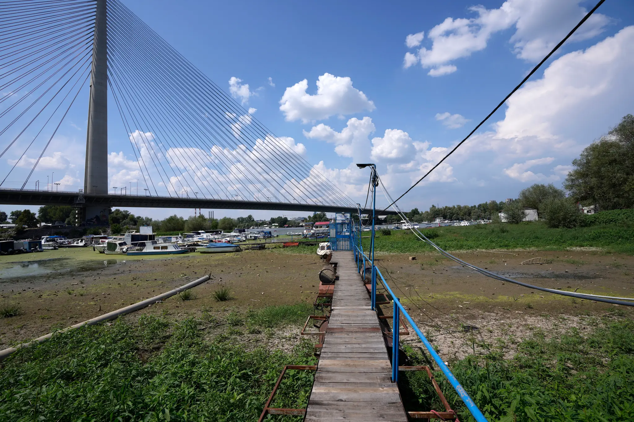 Lode v belehradskom prístave na rieke Sáva (prítok Dunaja).