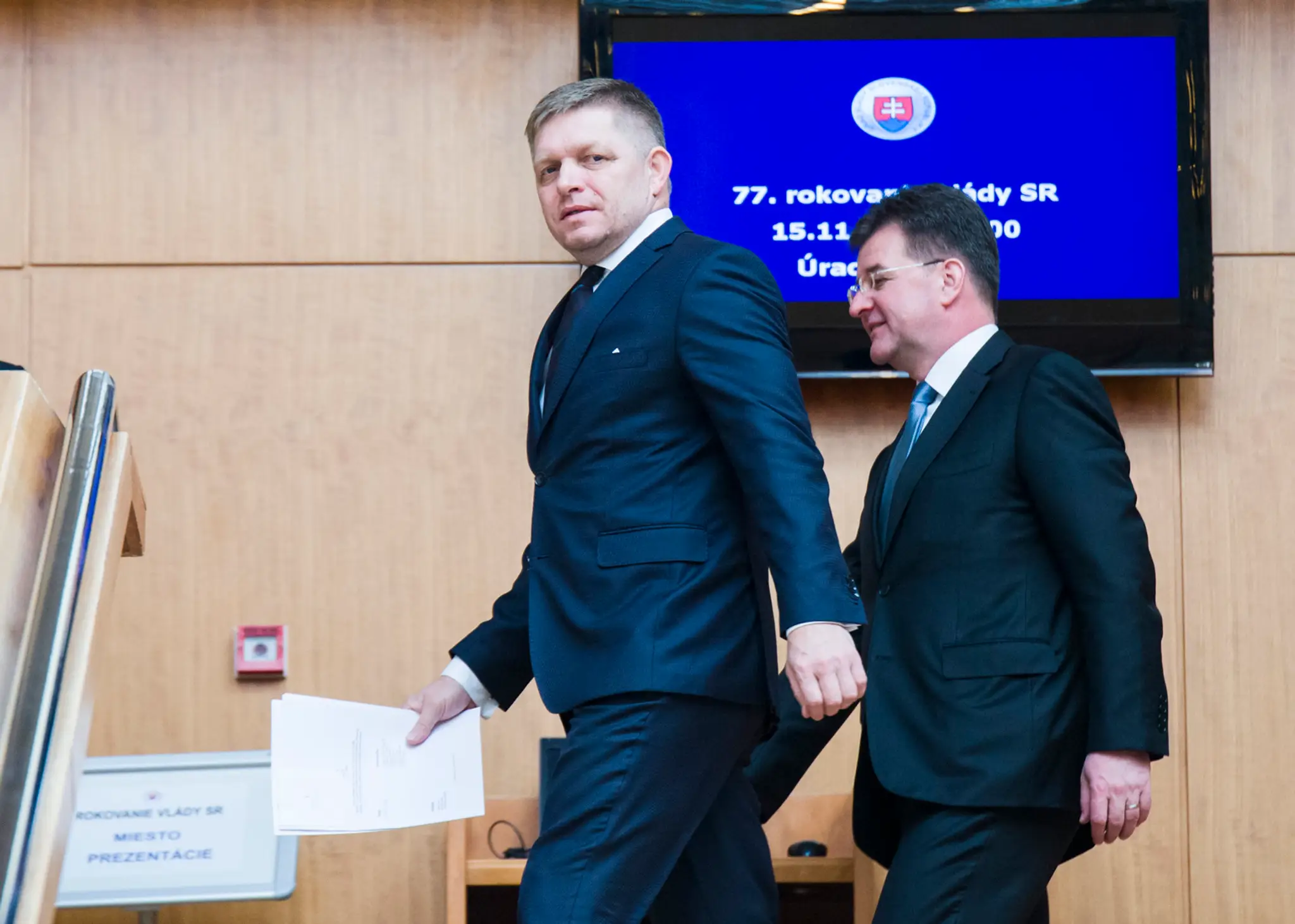 Na snímke vľavo predseda vlády SR Robert Fico a vpravo minister zahraničných vecí a európskych záležitostí SR Miroslav Lajčák