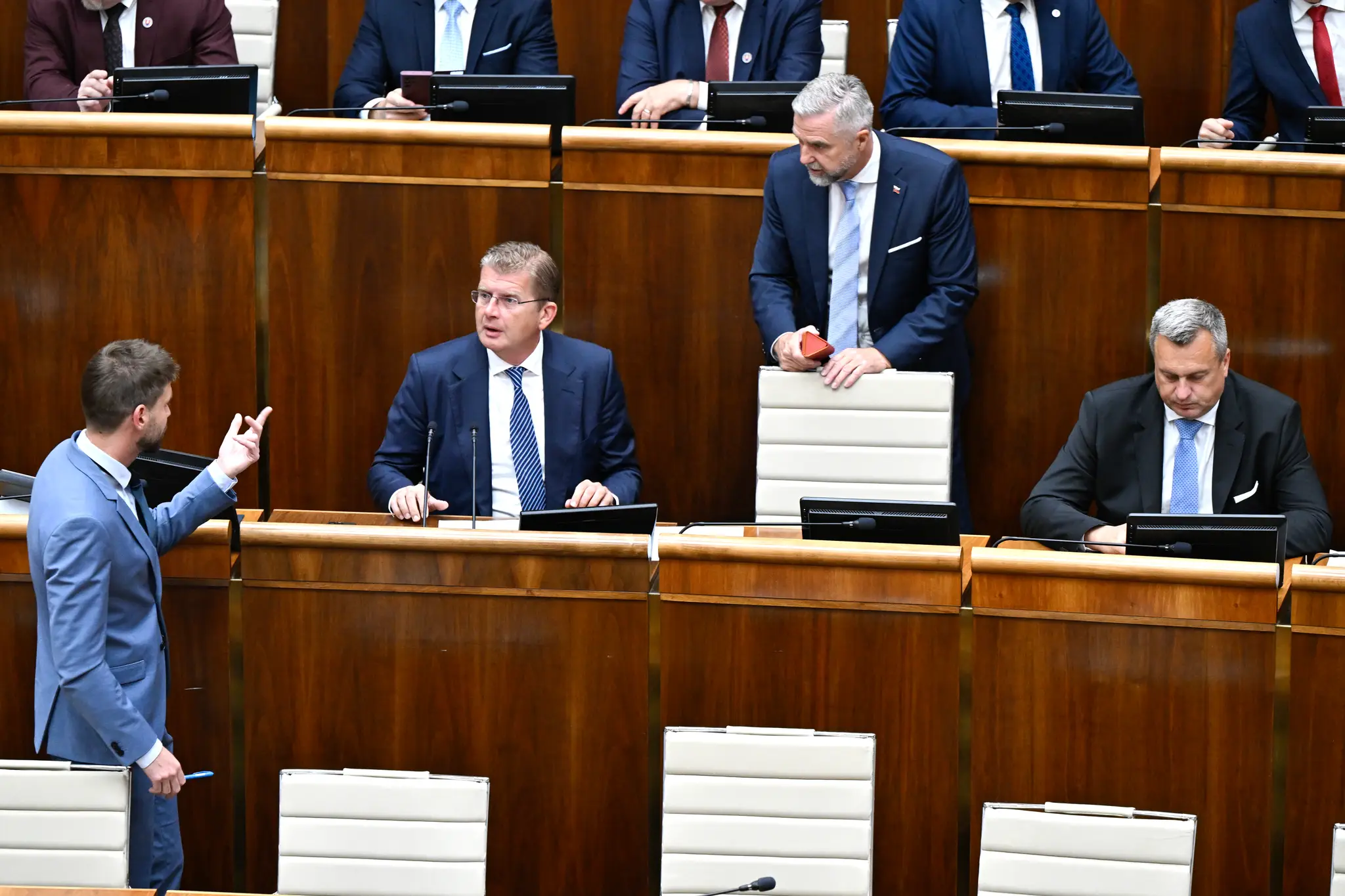Mimoriadna schôdza k odvolávaniu podpredsedu parlamentu Šimečku.