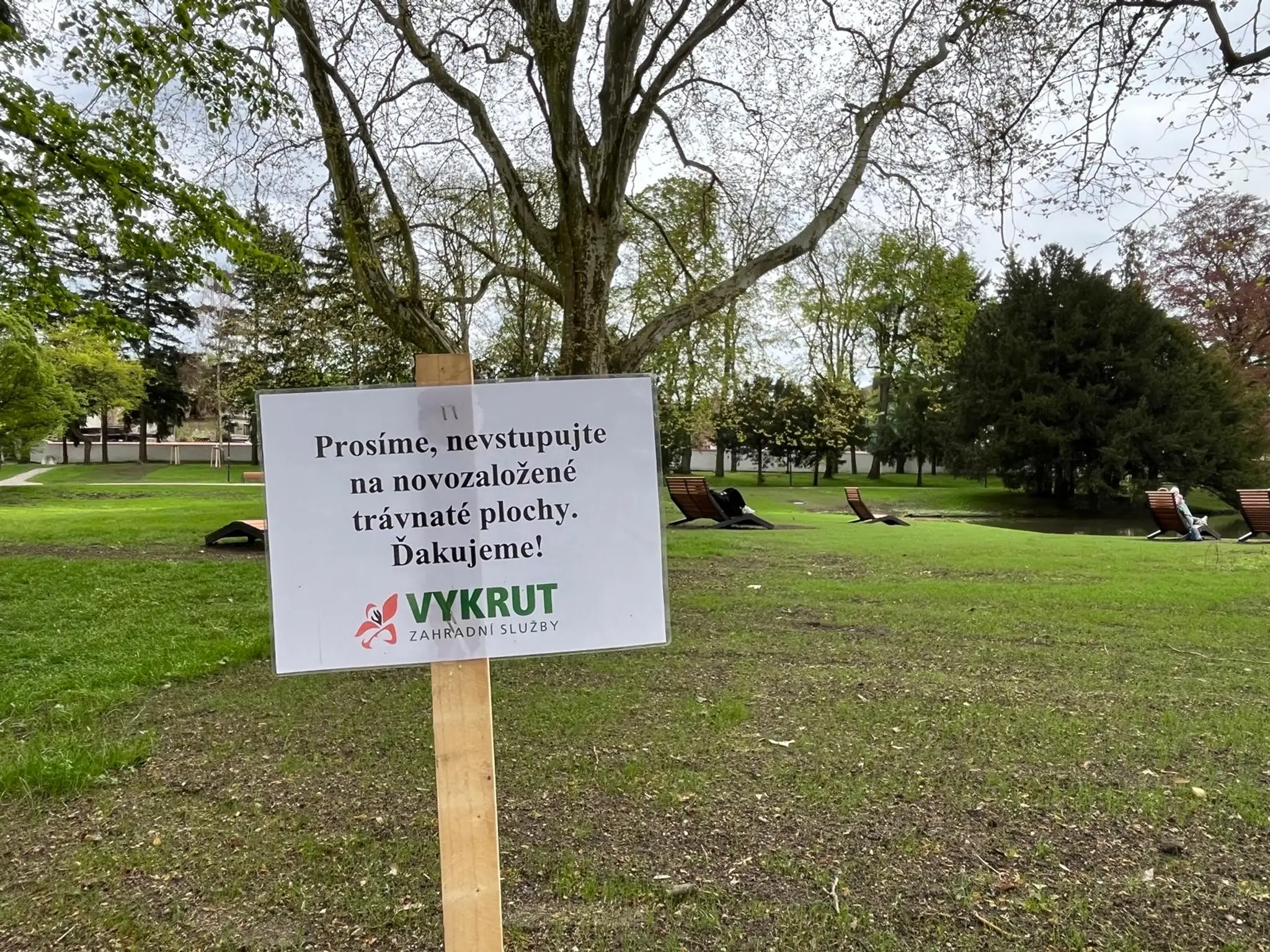 Stupavský park vandali zničili len deň po otvorení.