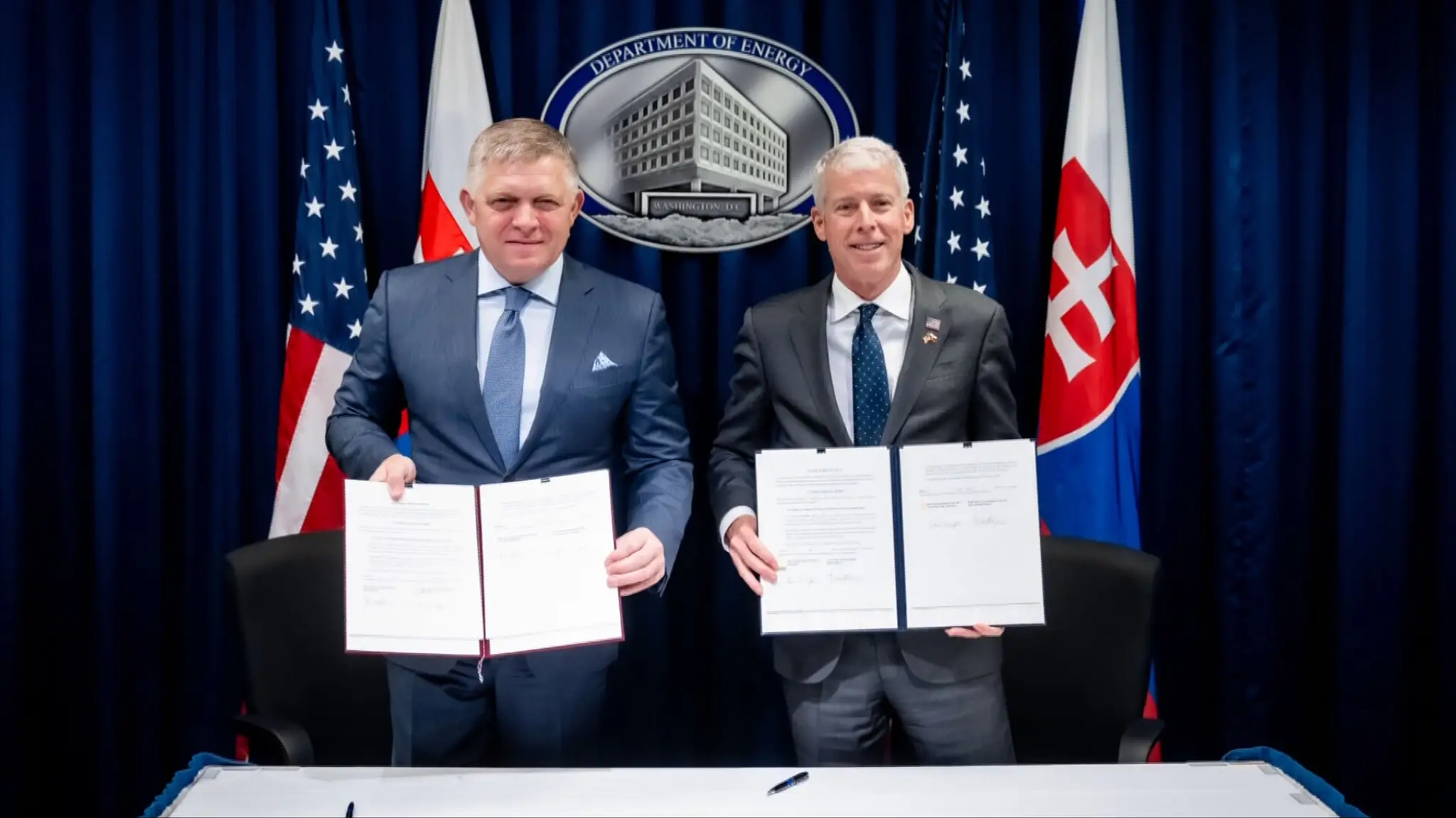 Robert Fico podpisuje zmluvu o jadre v USA 