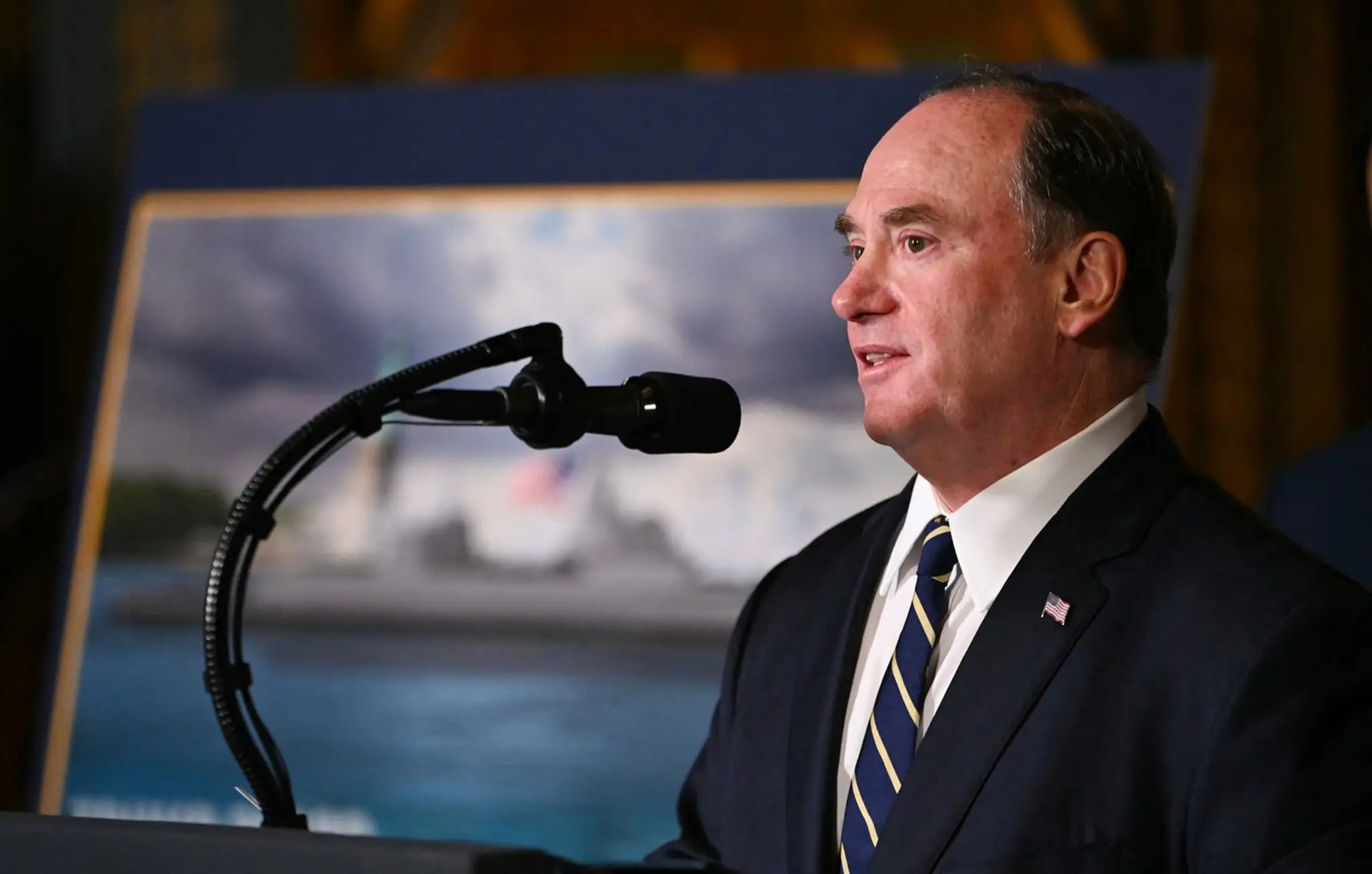 Americký minister námorníctva John Phelan.