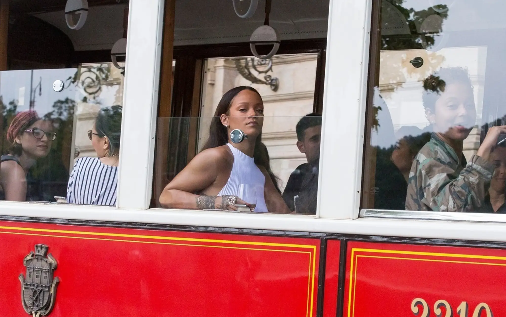 Rihanna v električke. 