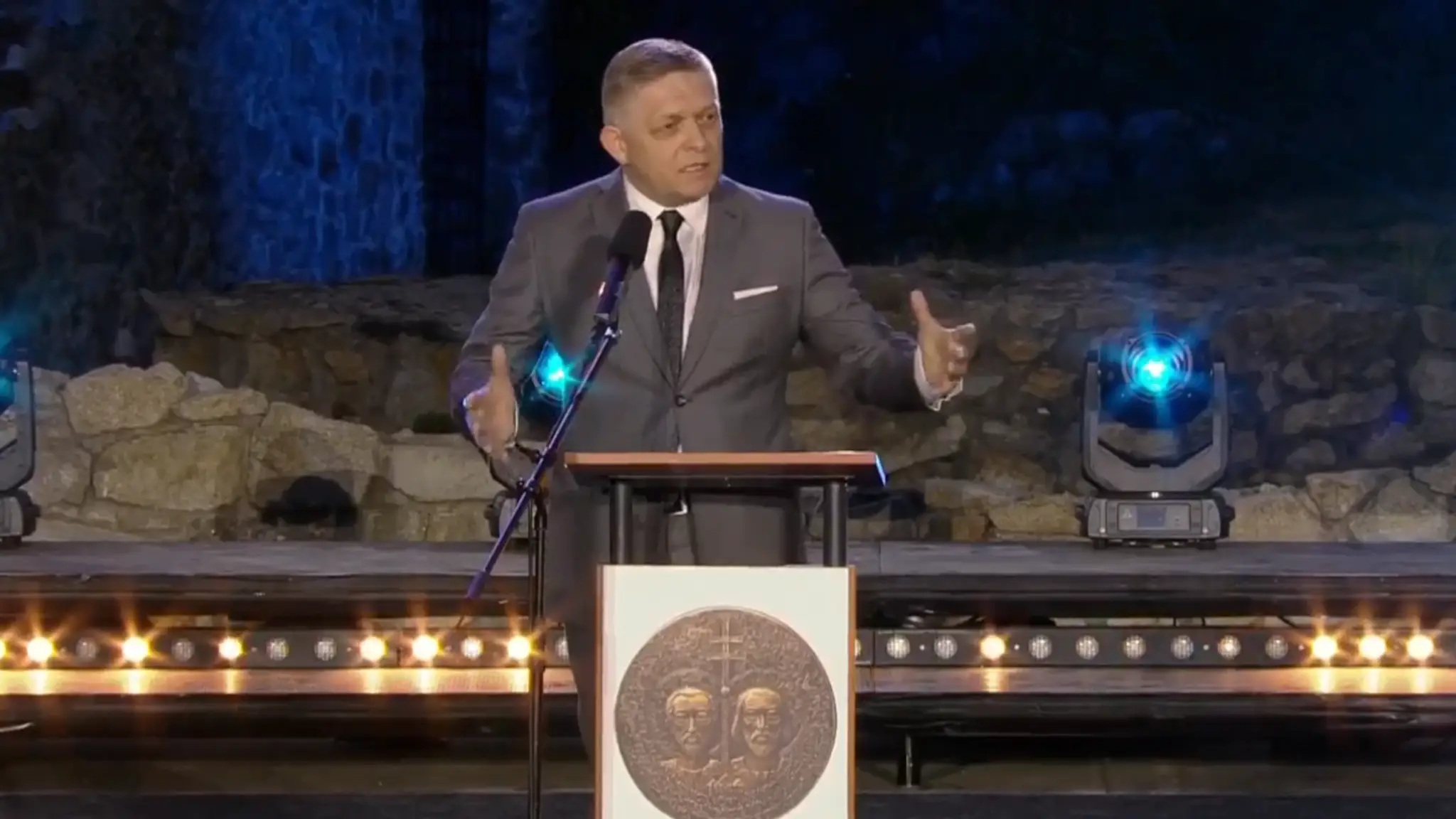 Robert Fico na Devíne.