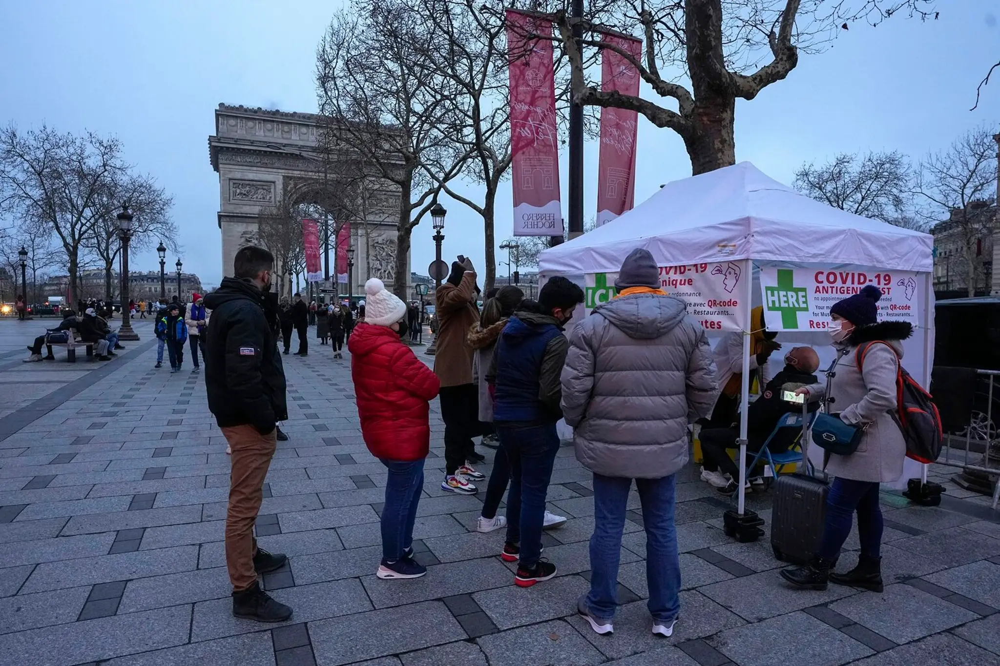 Testovanie na koronavírus v Paríži.