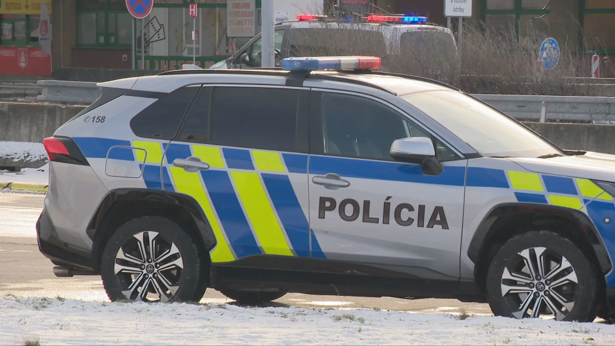 Polícia stráži hraničný priechod