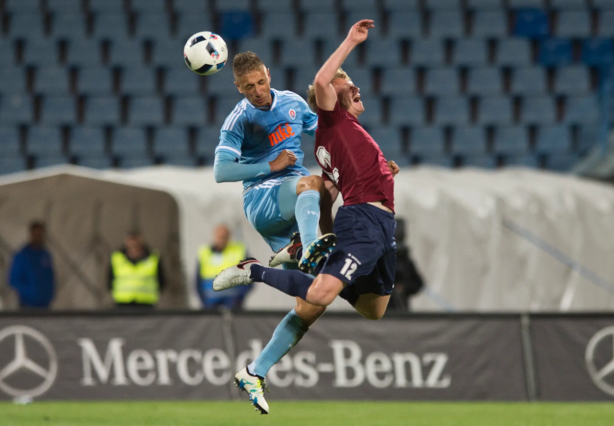Na snímke vľavo hráč Slovana Kornel Saláta a vpravo Olegs Malašenoks z FK Jelgava v prvom súboj 2. predkola EL.