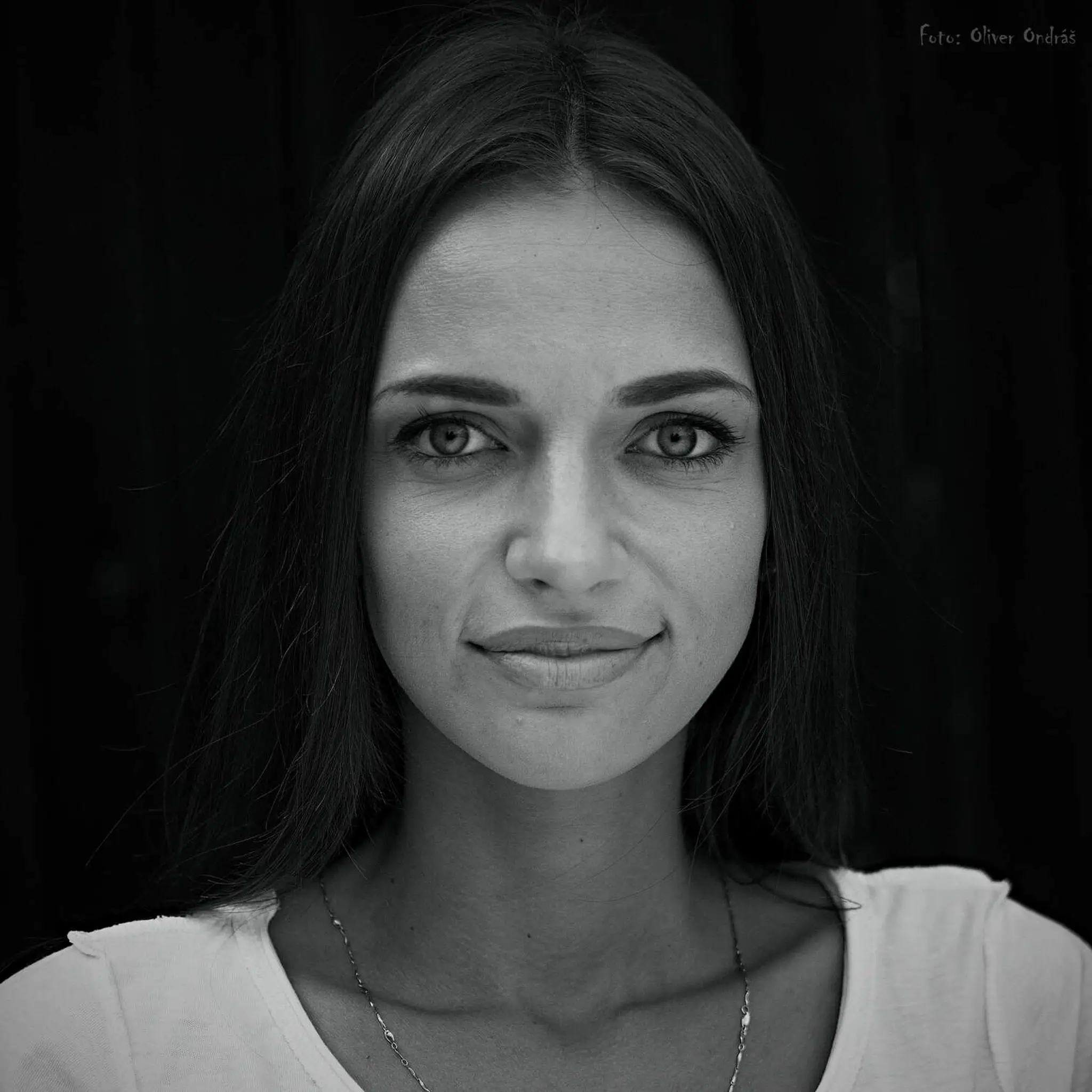 Fotograf Oliver Ondráš vytvoril 365 portrétov rôznych ľudí.