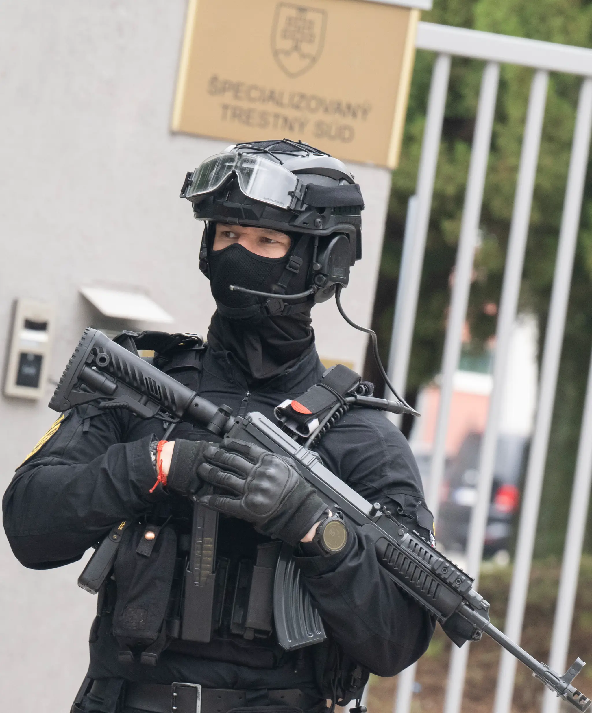 Príslušník Pohotovostného policajného útvaru