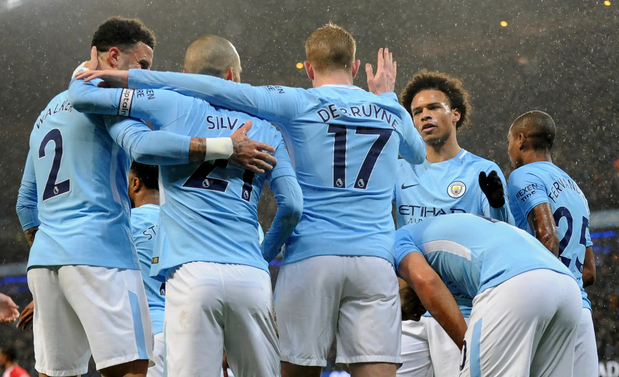 Radosť hráčov ManCity po góle v ligovom zápase proti Watfordu.
