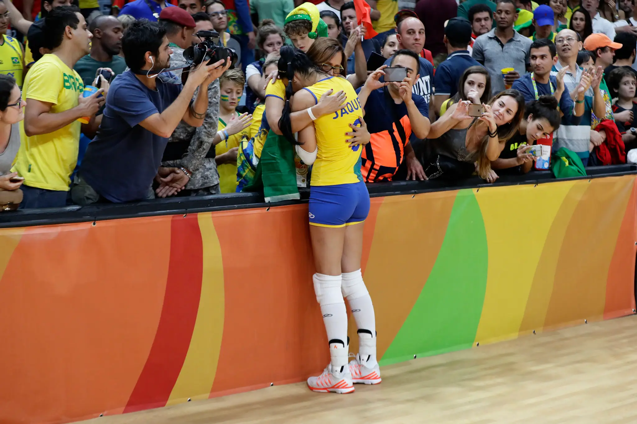 Brazílska volejbalistka Jacqueline Endresová smúti po prehre s Číňankami.