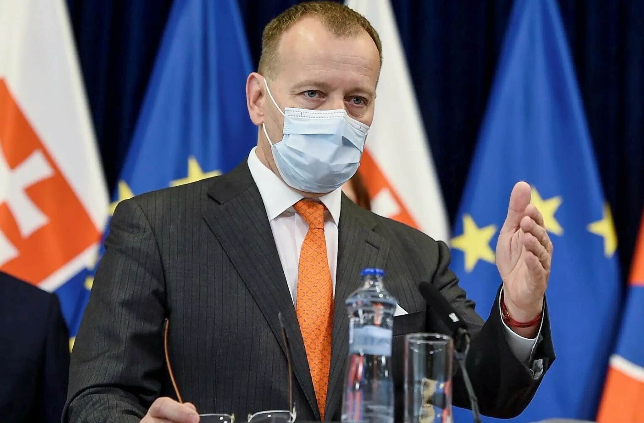 Minister školstva v relácii Na telo.
