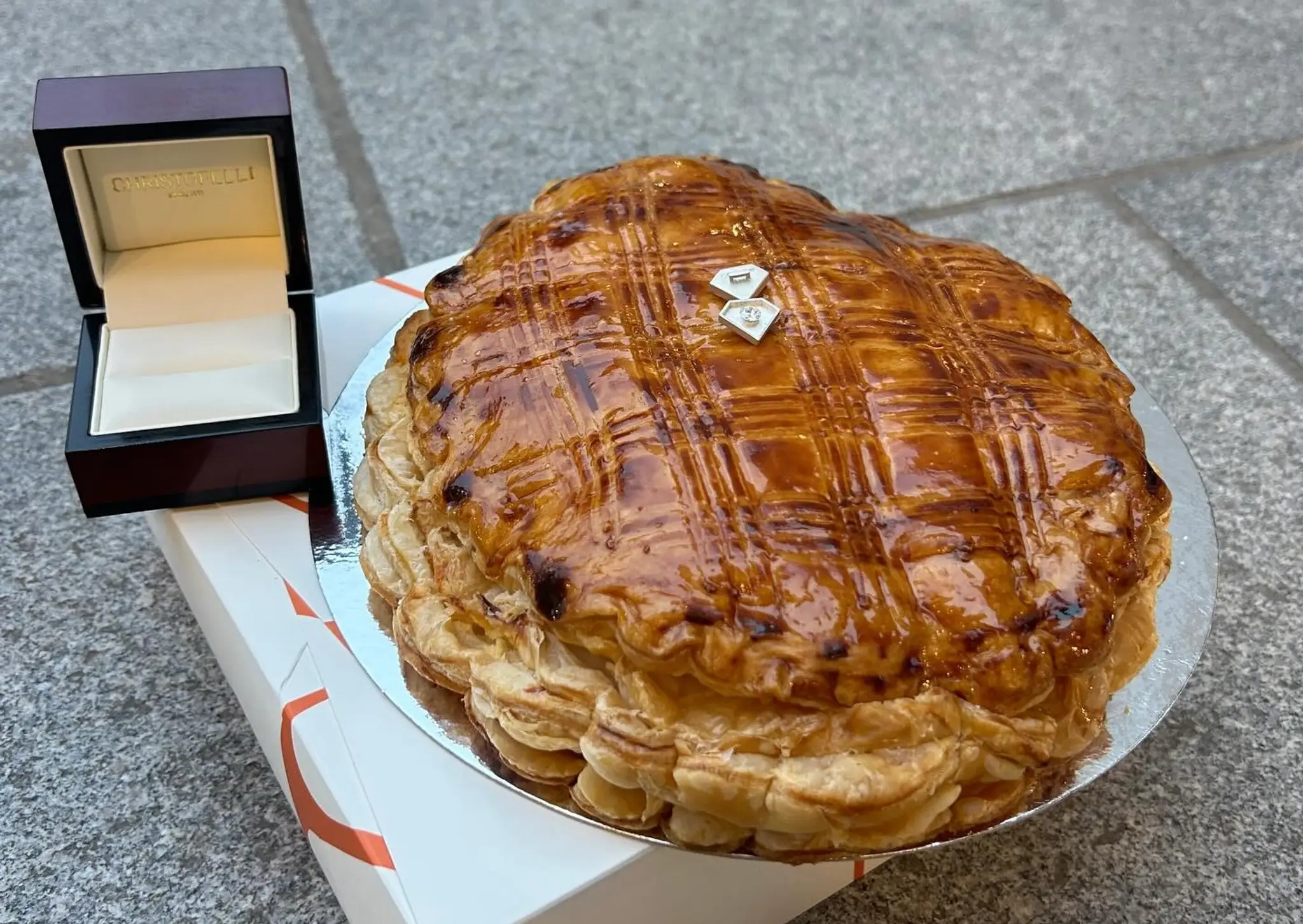 Poklad v koláči.
